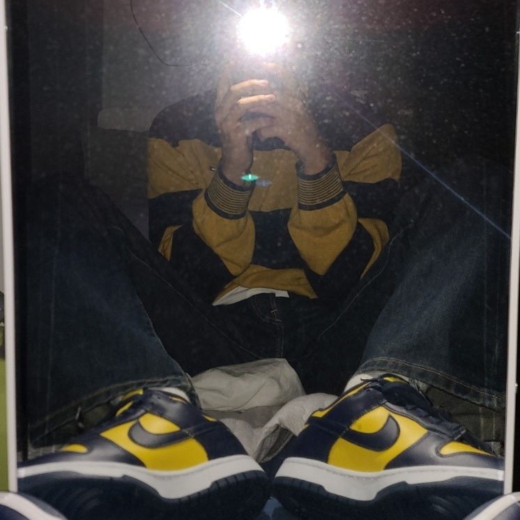 Nike Dunk Low Retro Varsity Maize 착용 스타일