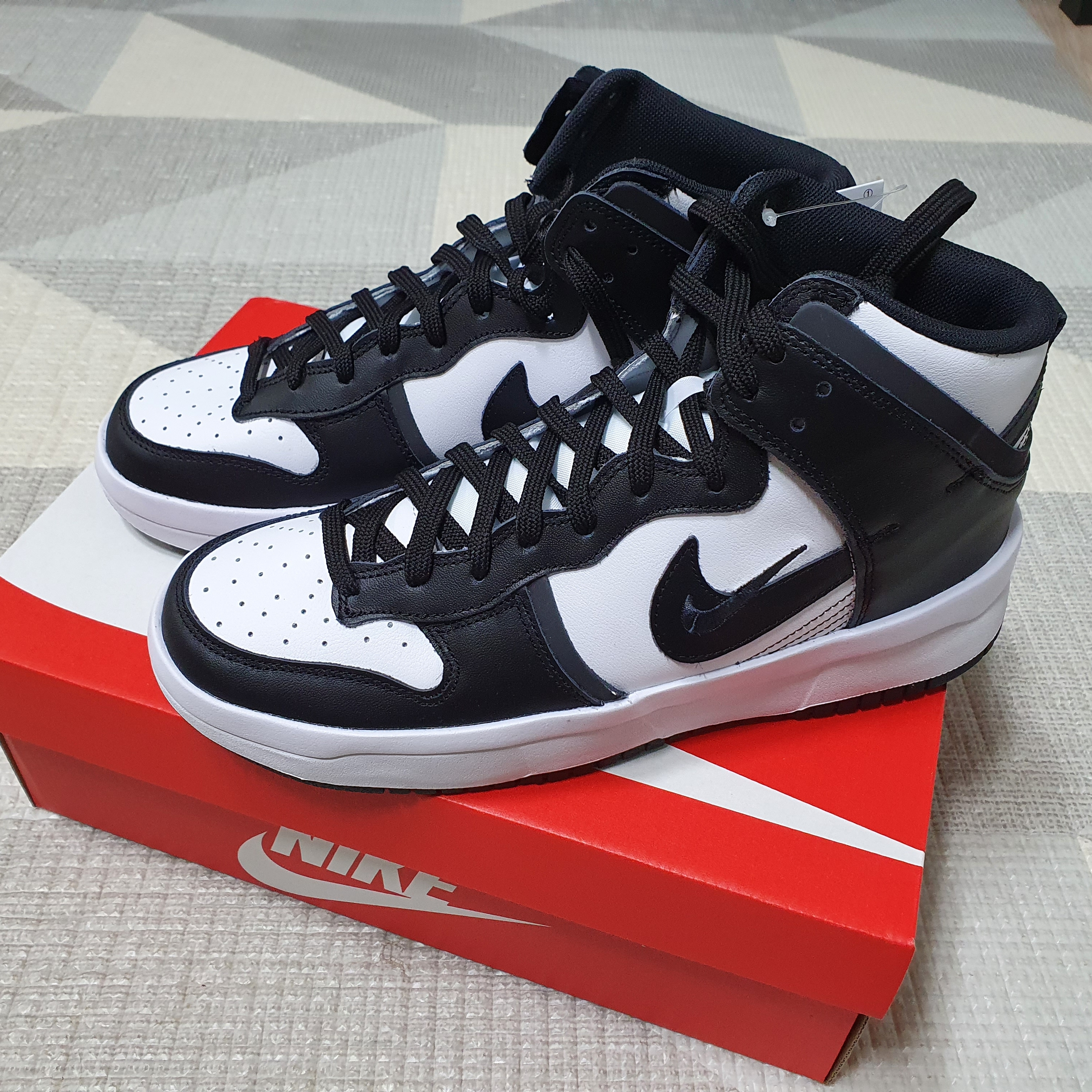 (W) Nike Dunk High Up Black and White 착용 스타일