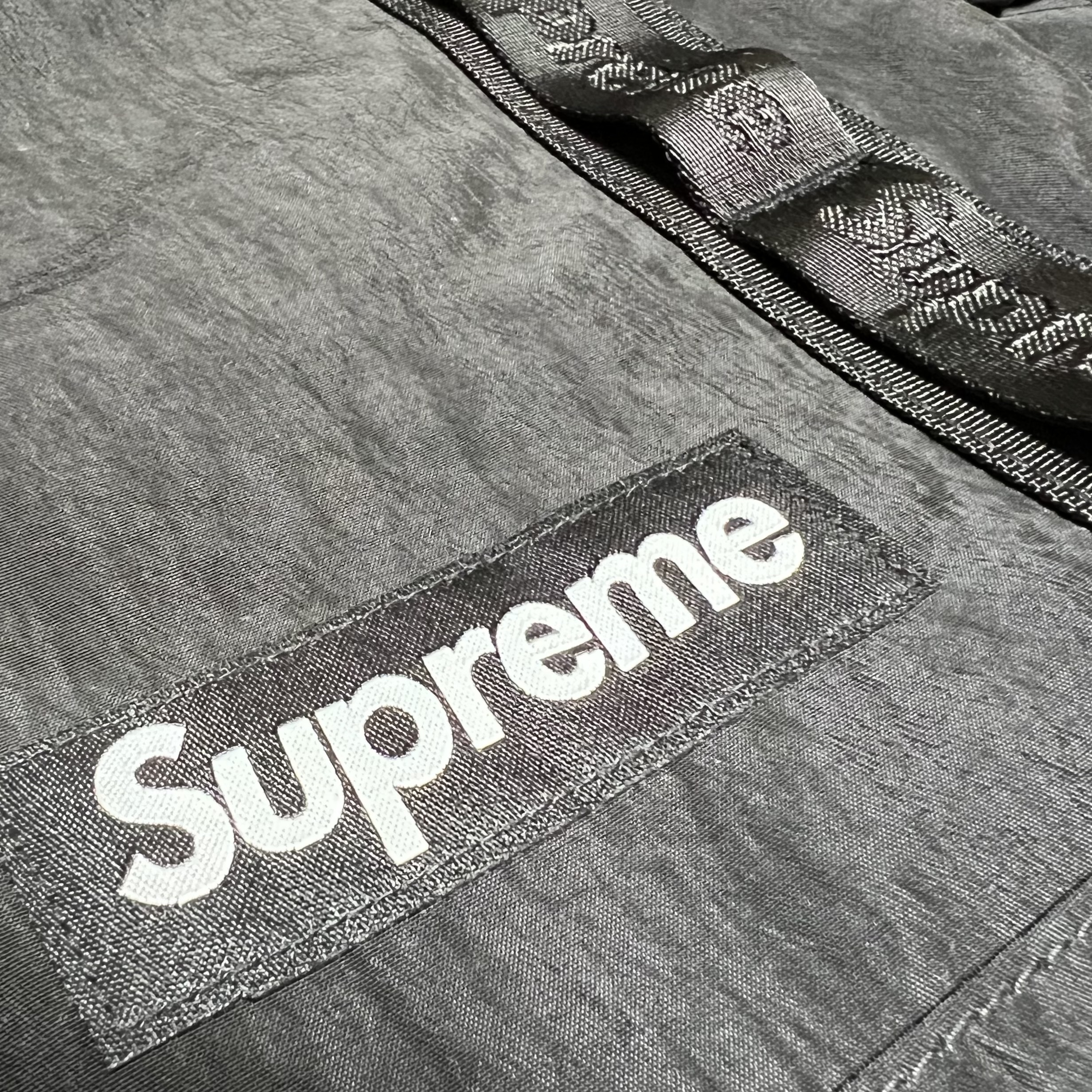 Supreme Backpack Black - 20FW, Supreme Backpack Black - 18FW 착용 스타일 - 4