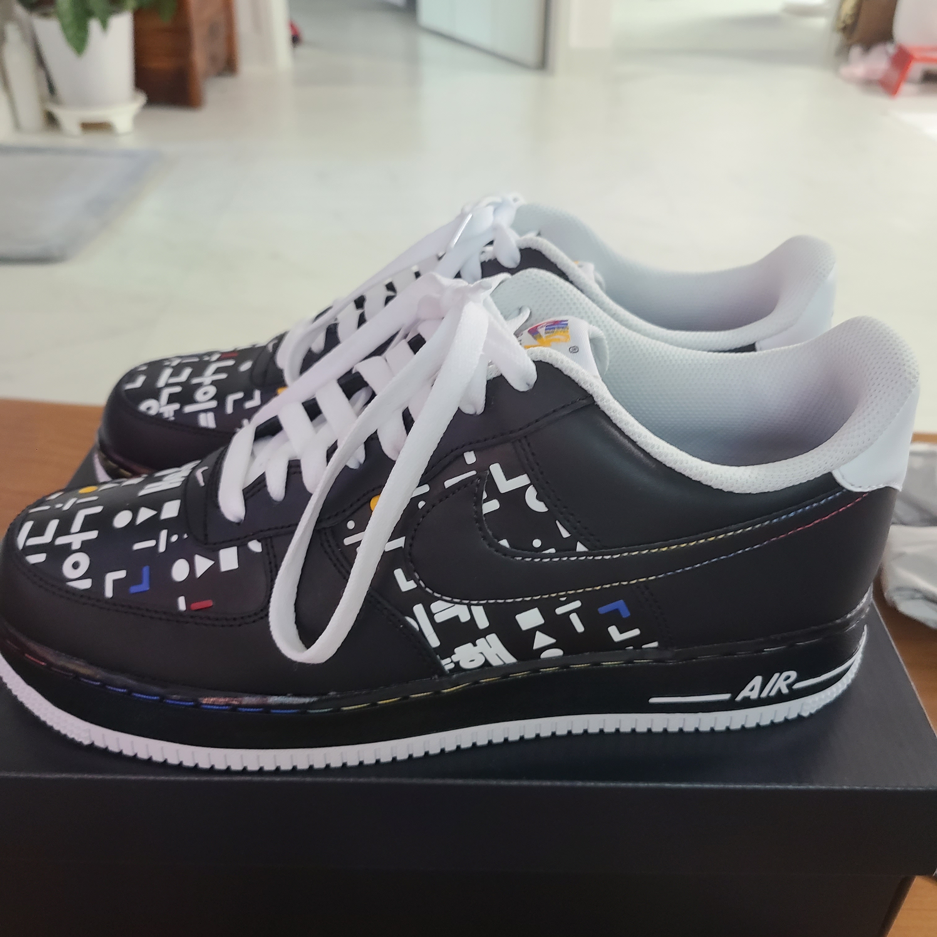 Nike Air Force 1 '07 LV8 Hangul Day 착용 스타일 - 1