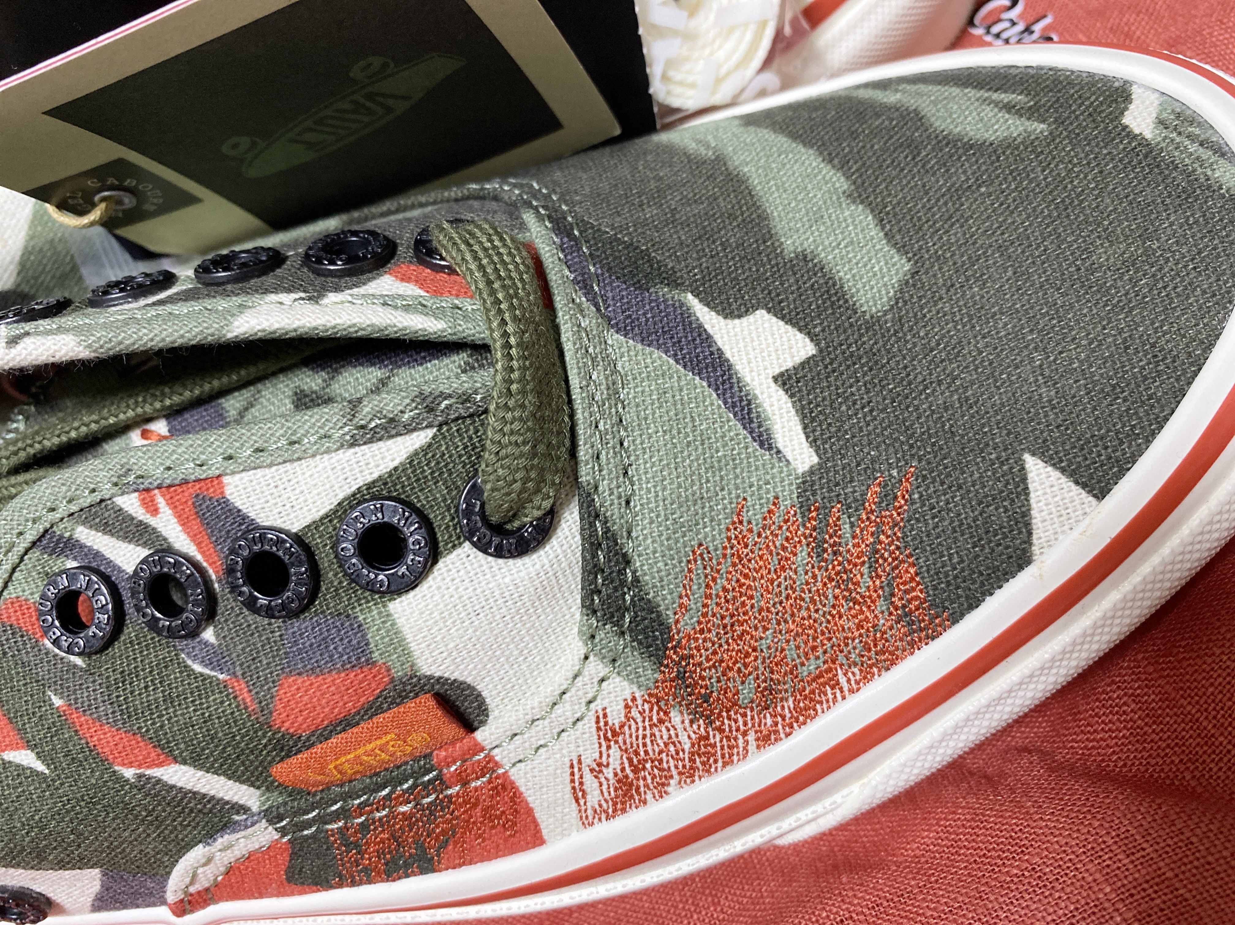 Vans Vault x Nigel Cabourn OG Authentic LX Army Green Camo 착용 스타일 - 5