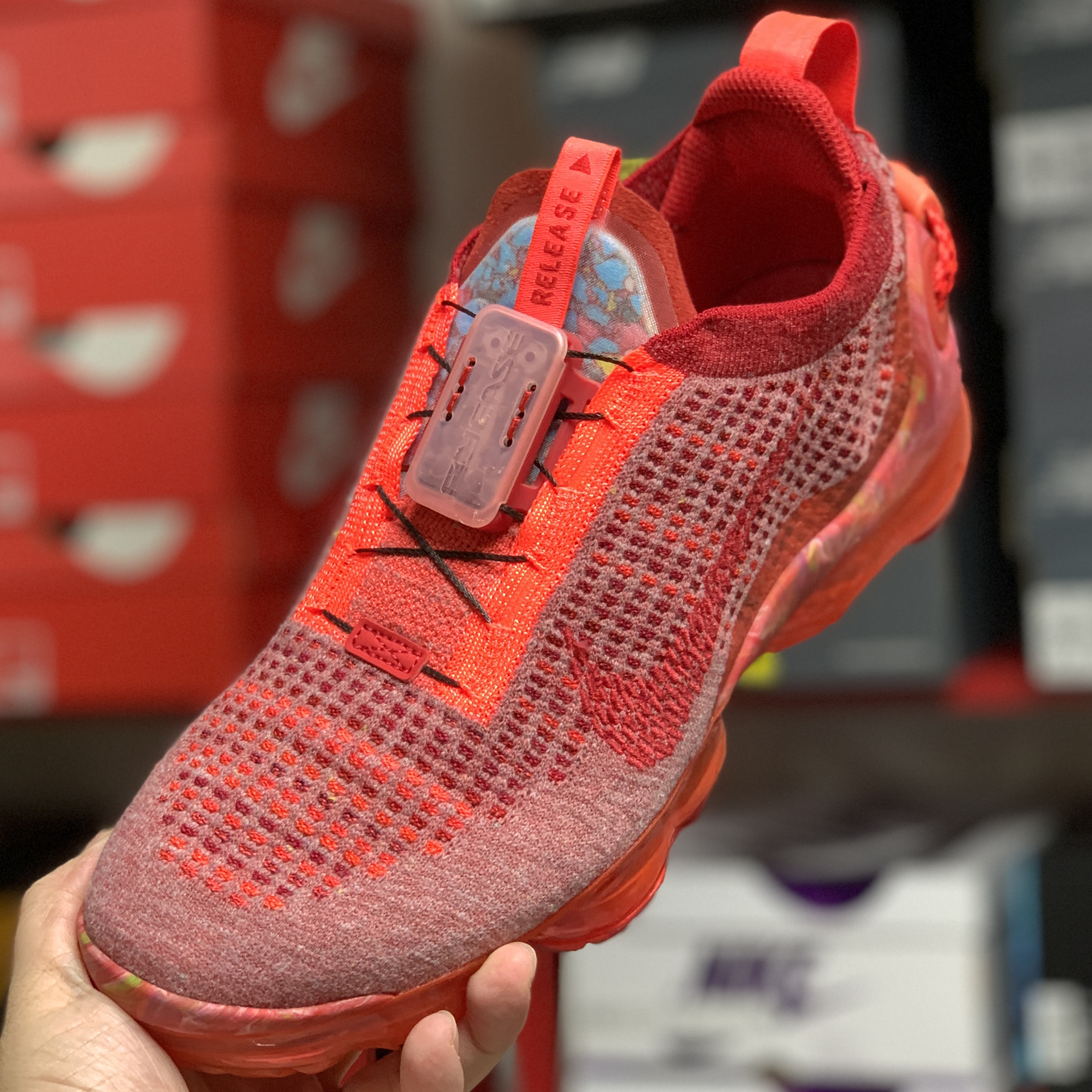 Nike Air VaporMax 2020 Flyknit Team Red 착용 스타일 - 1