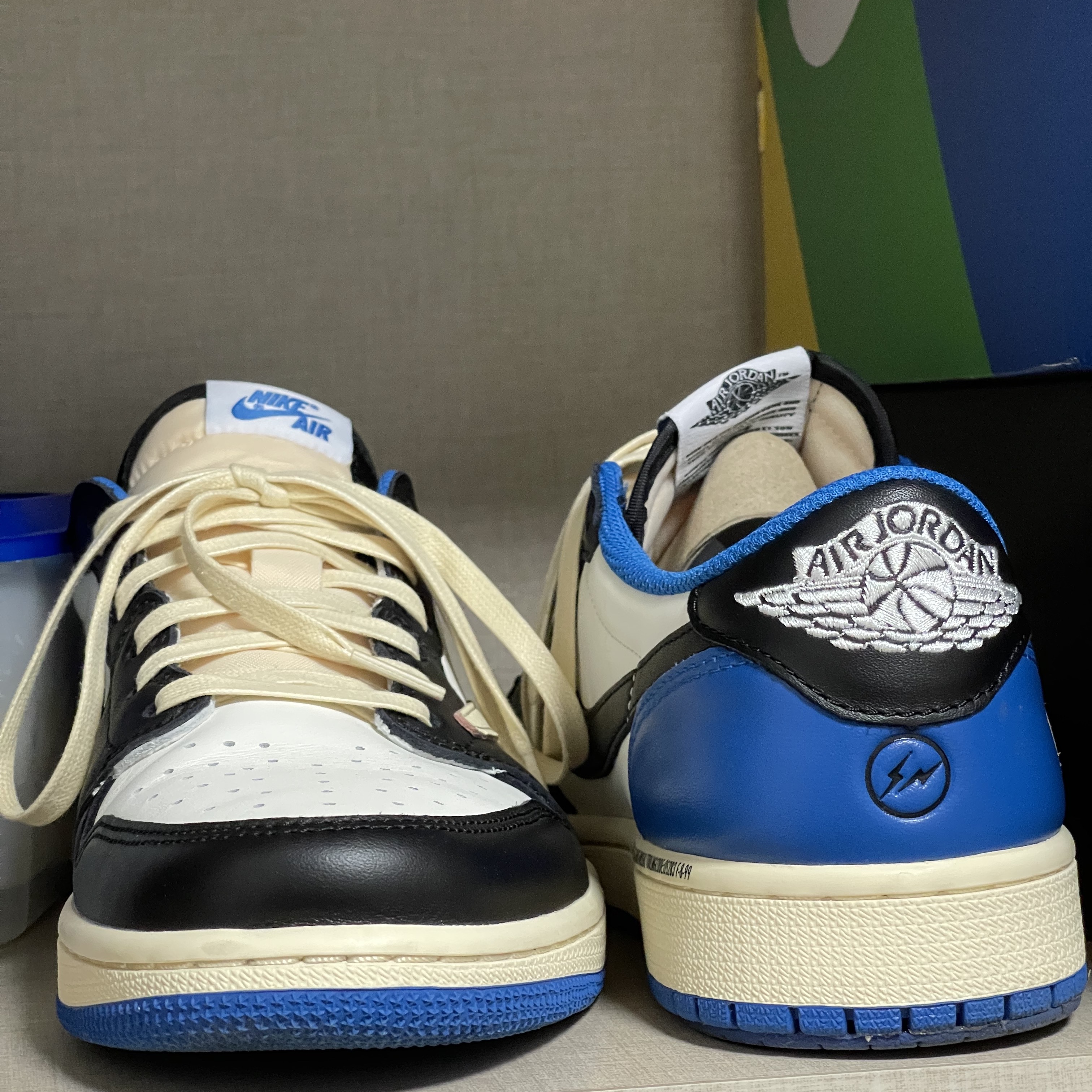 Jordan 1 x Travis Scott x Fragment Retro Low OG SP Military Blue 착용 스타일 - 5