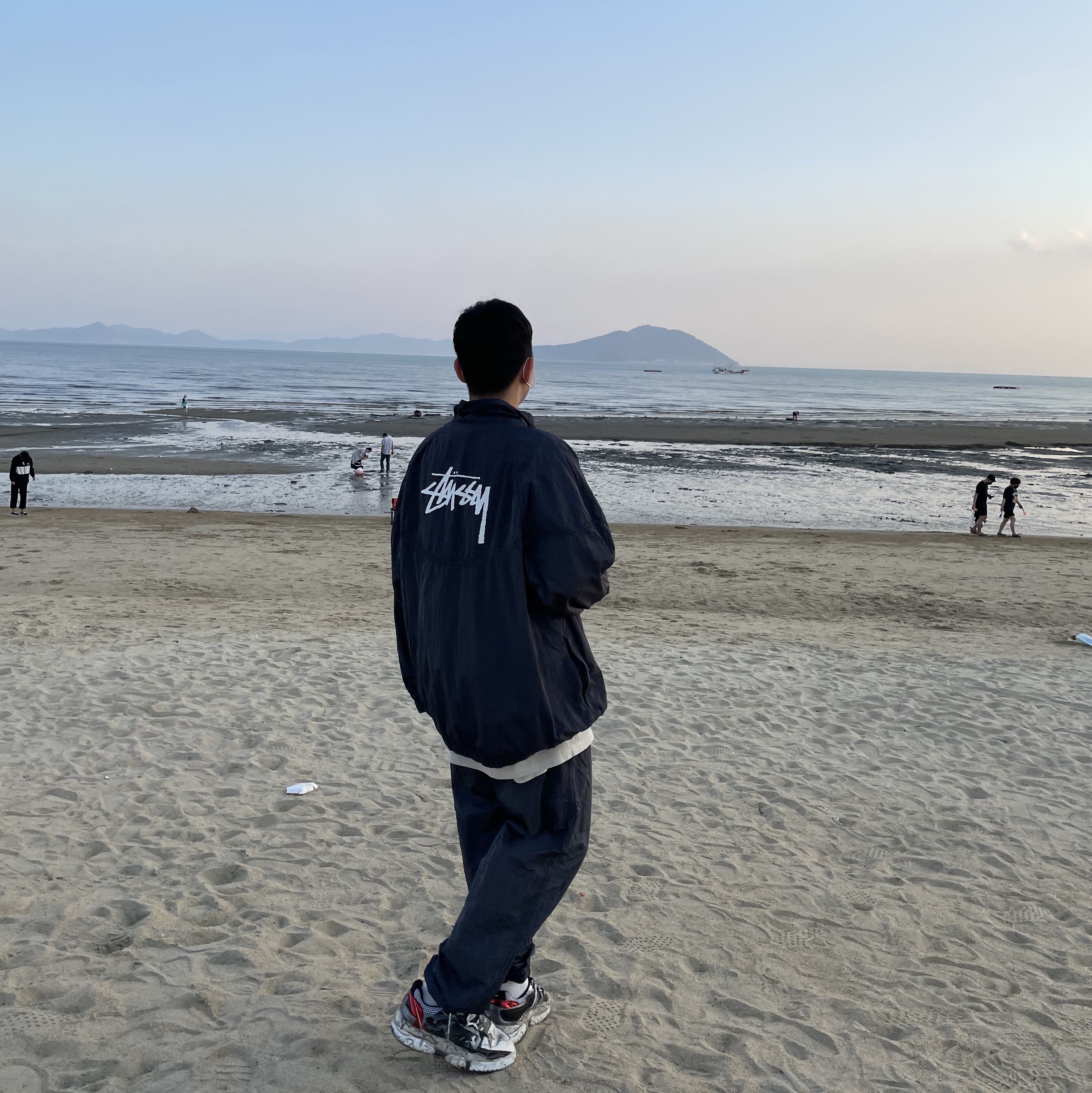 Nike x Stussy Windrunner Jacket Off Noir, Nike x Stussy Beach Pants Off Noir 착용 스타일