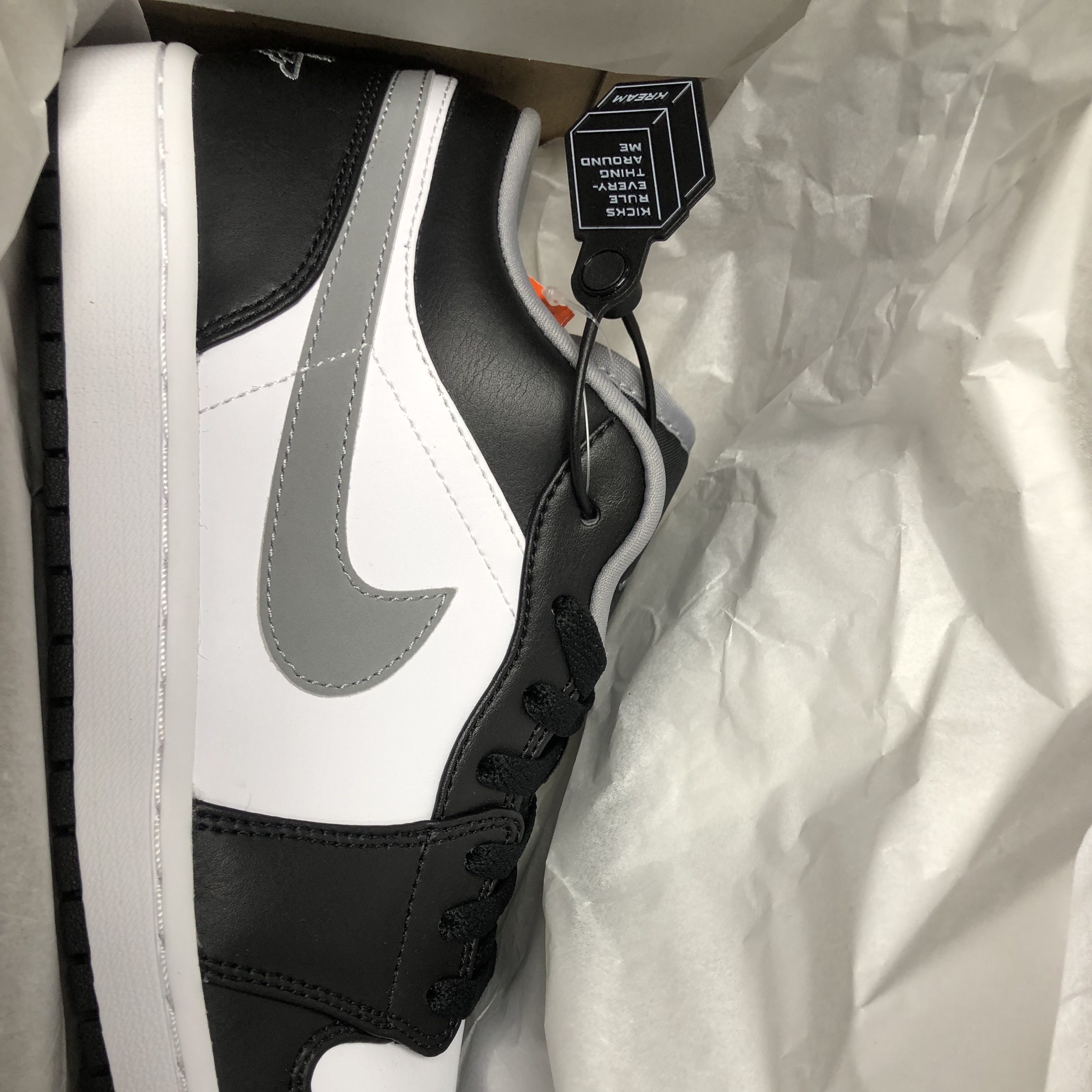 Jordan 1 Low Black Particle Grey 착용 스타일