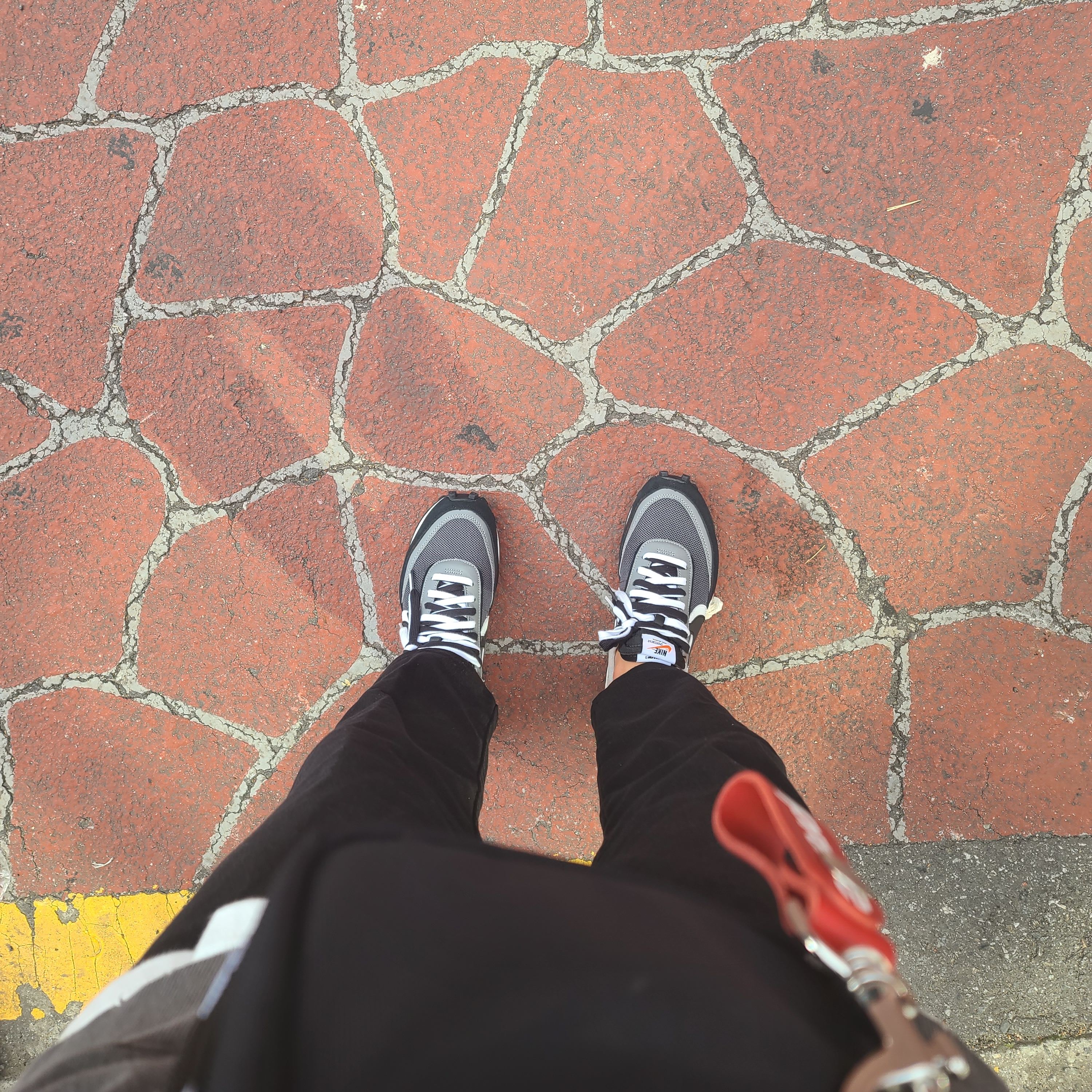Nike x Sacai LDWaffle Black, Supreme Leather Key Loop Red - 21SS 착용 스타일
