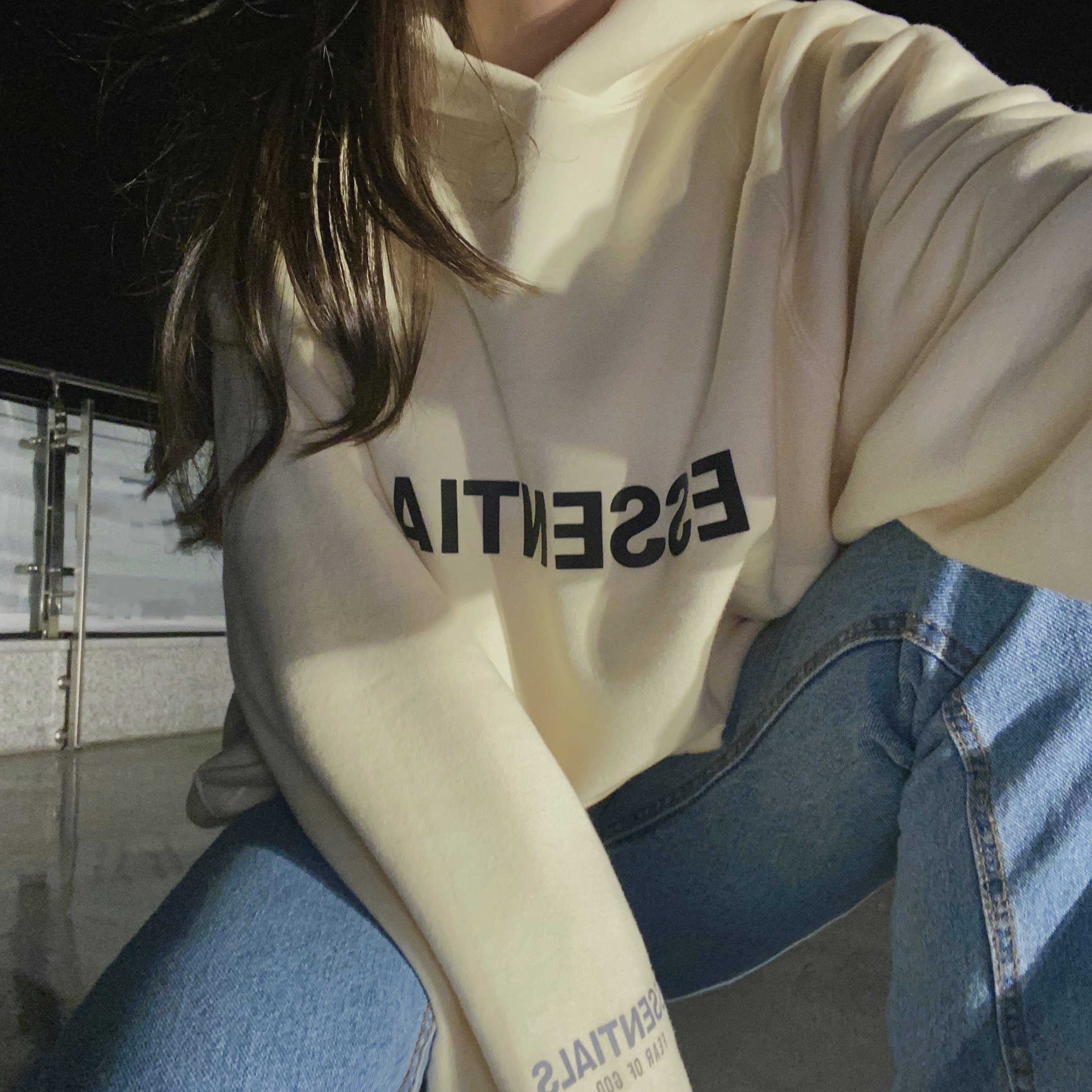 Essentials 3D Silicon Applique Pullover Hoodie Buttercream 2020 착용 스타일 - 2