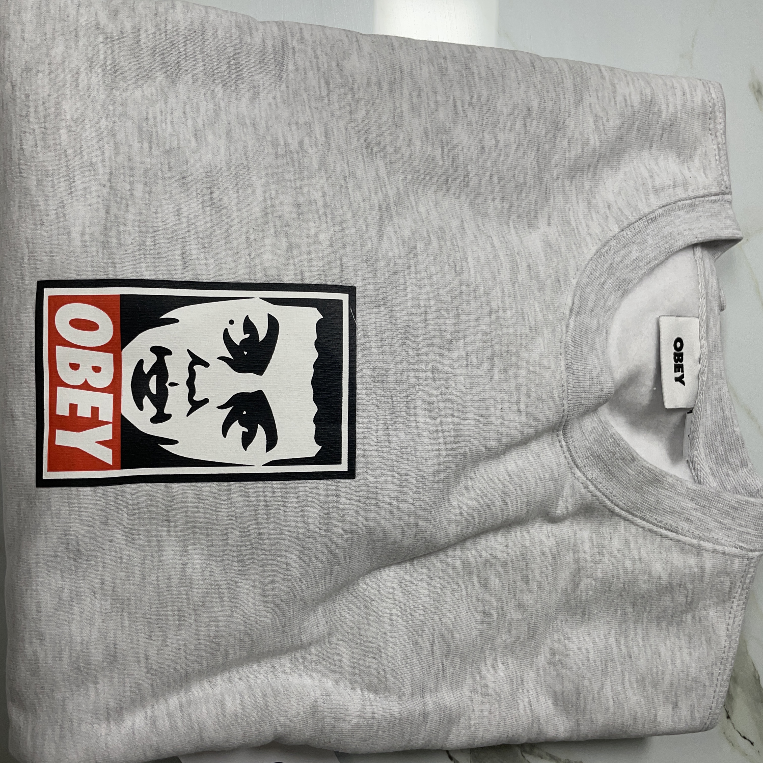 IAB Studio x Obey Beenzino Icon Crew Ash Gray 착용 스타일 - 1