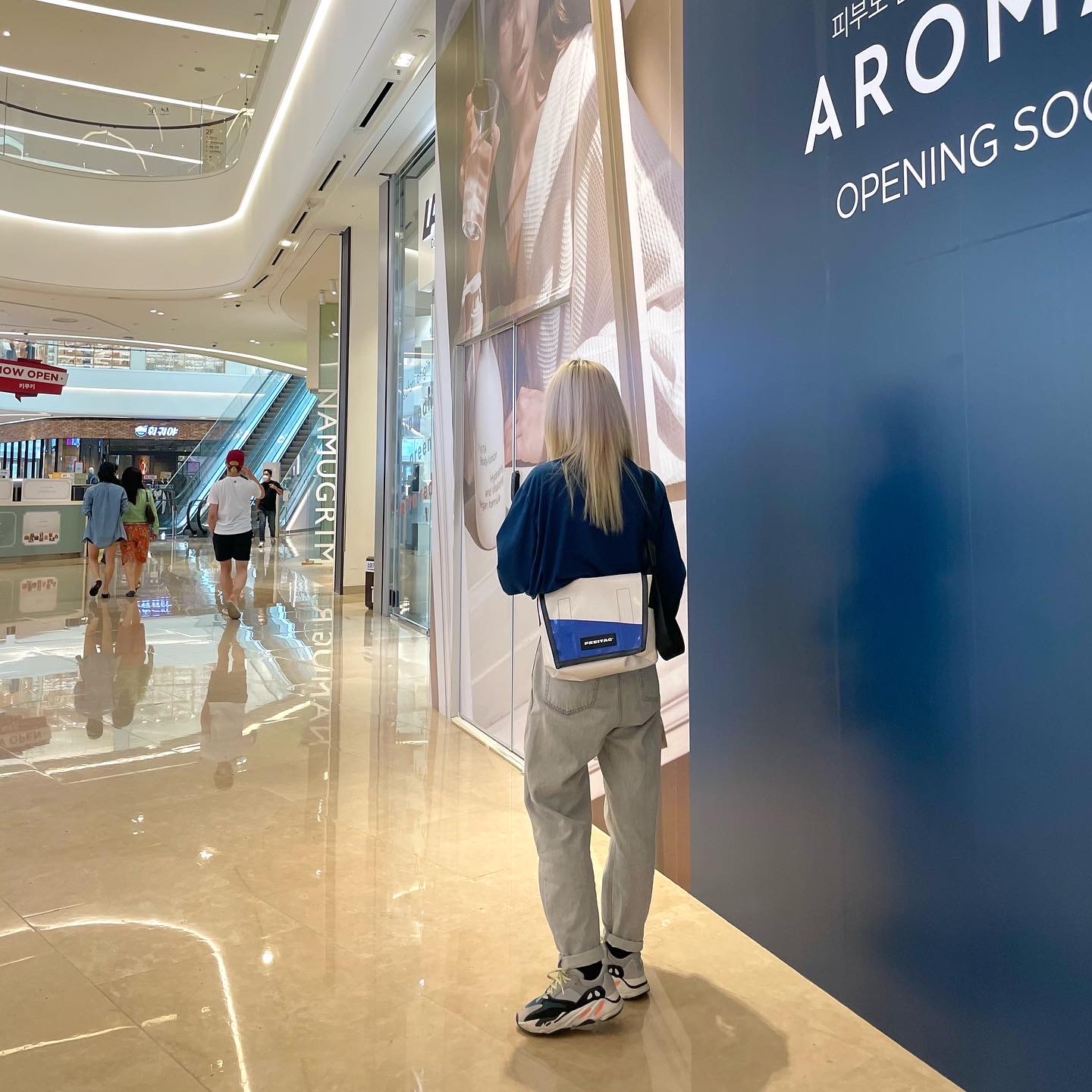 Adidas Yeezy Boost 700 Wave Runner Solid Grey 2017/2019 착용 스타일 - 2