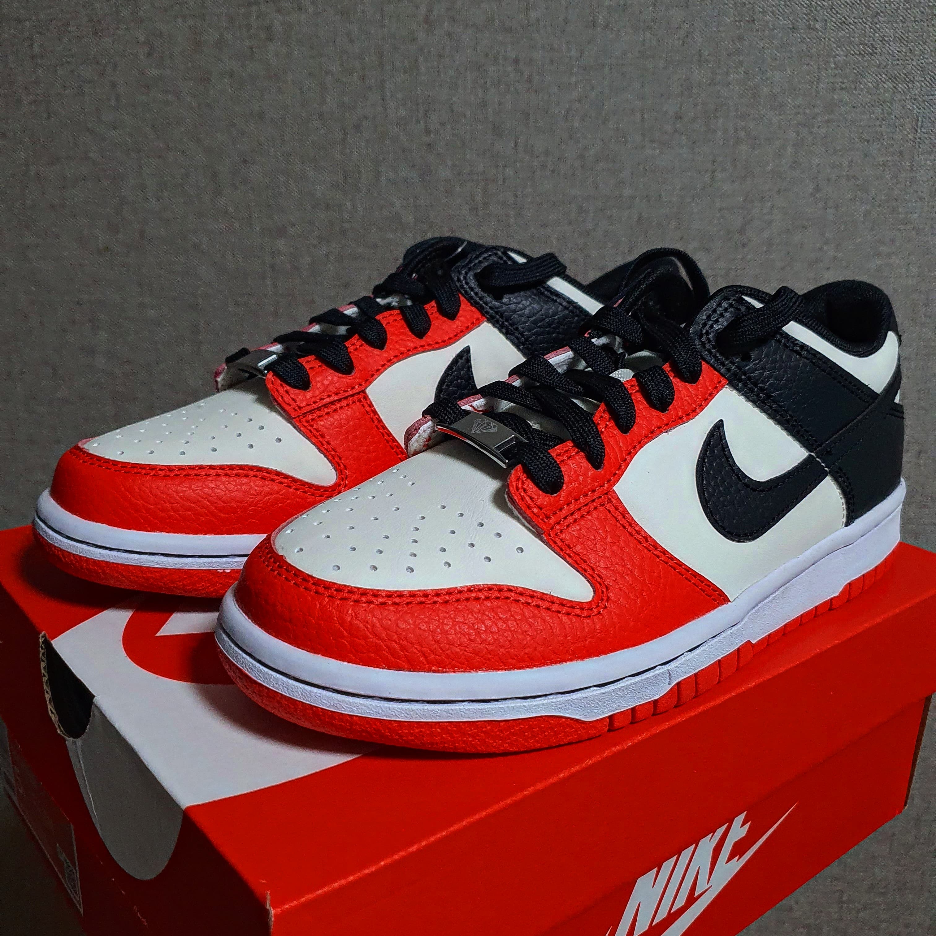(GS) Nike x NBA Dunk Low Black and Chile Red 착용 스타일