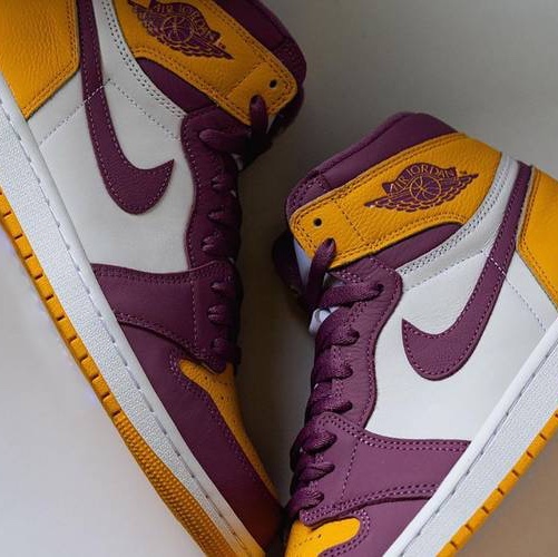 (GS) Jordan 1 Retro High OG University Gold Light Bordeaux, Jordan 1 Retro High OG University Gold Light Bordeaux 착용 스타일 - 4