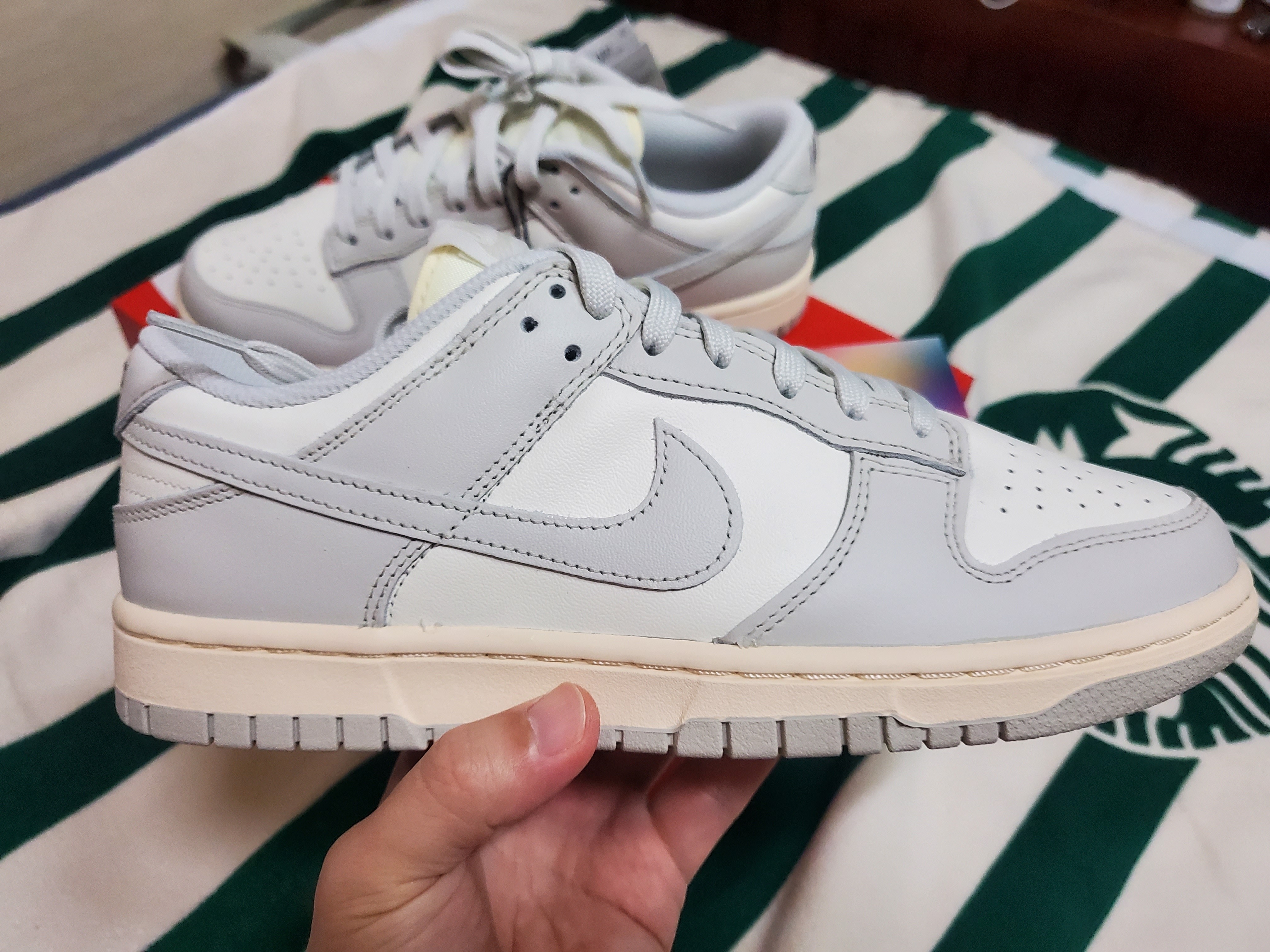 (W) Nike Dunk Low Light Bone 착용 스타일 - 2