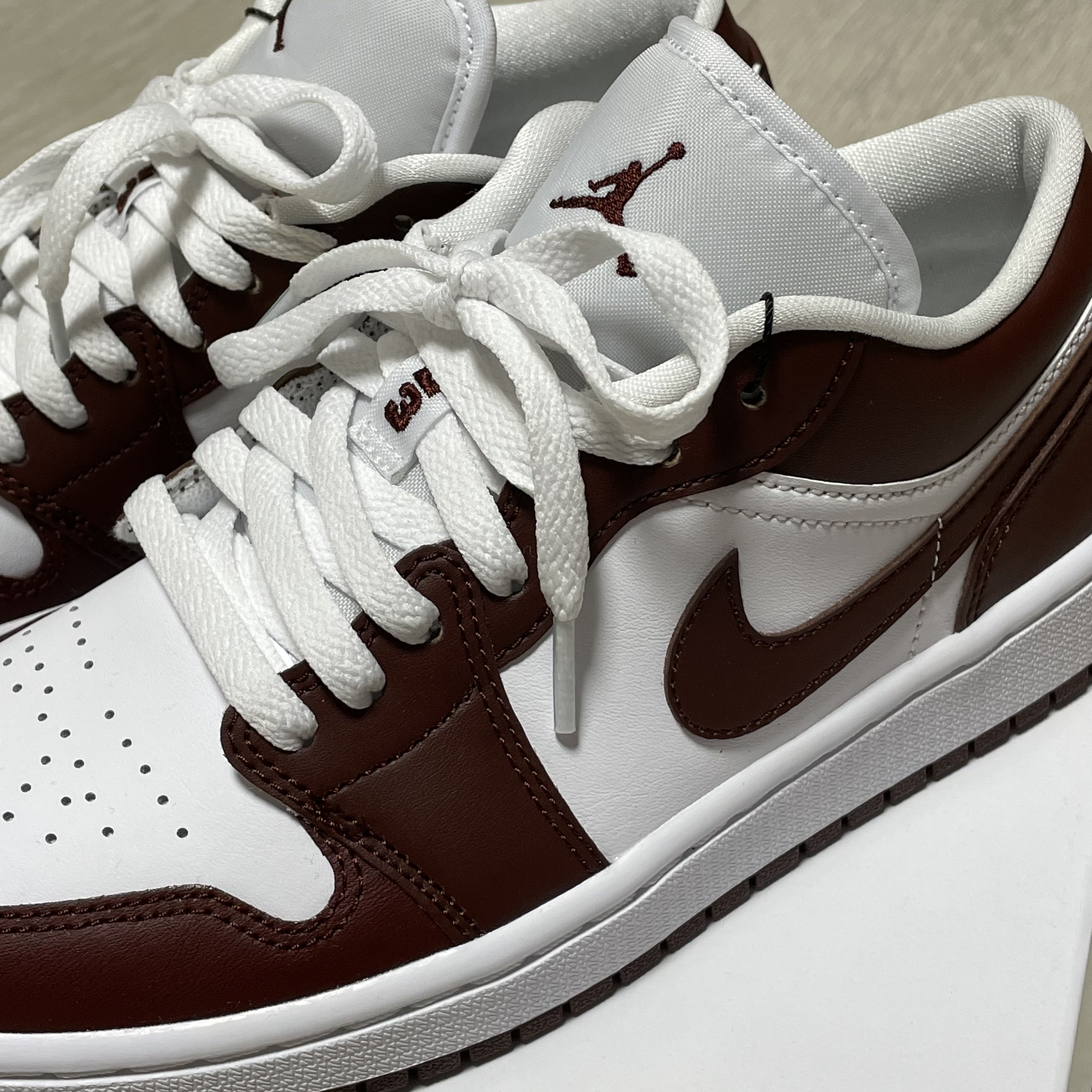 (W) Jordan 1 Low Bronze Eclipse 착용 스타일 - 1