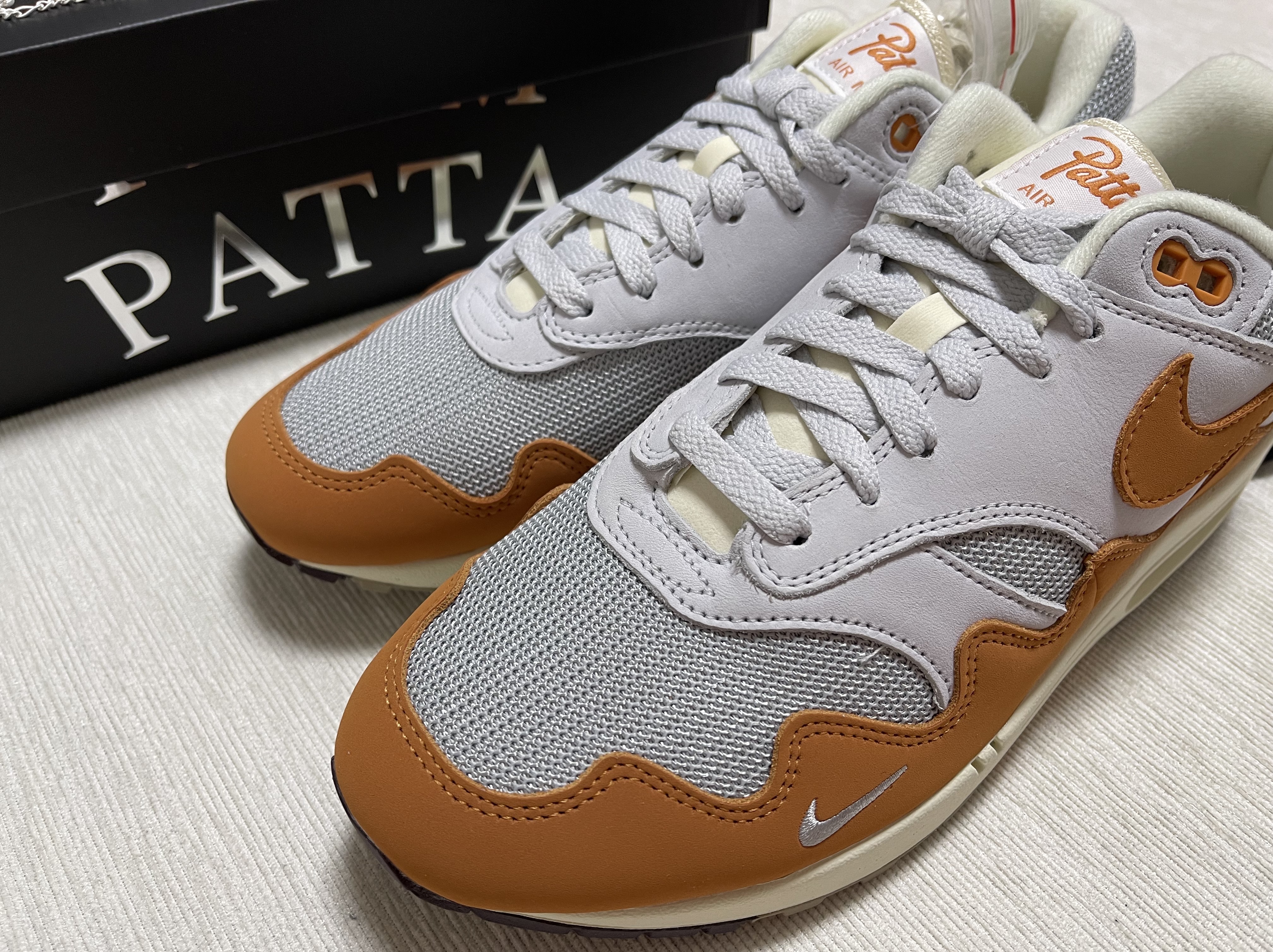 Nike x Patta Air Max 1 Monarch 착용 스타일 - 1