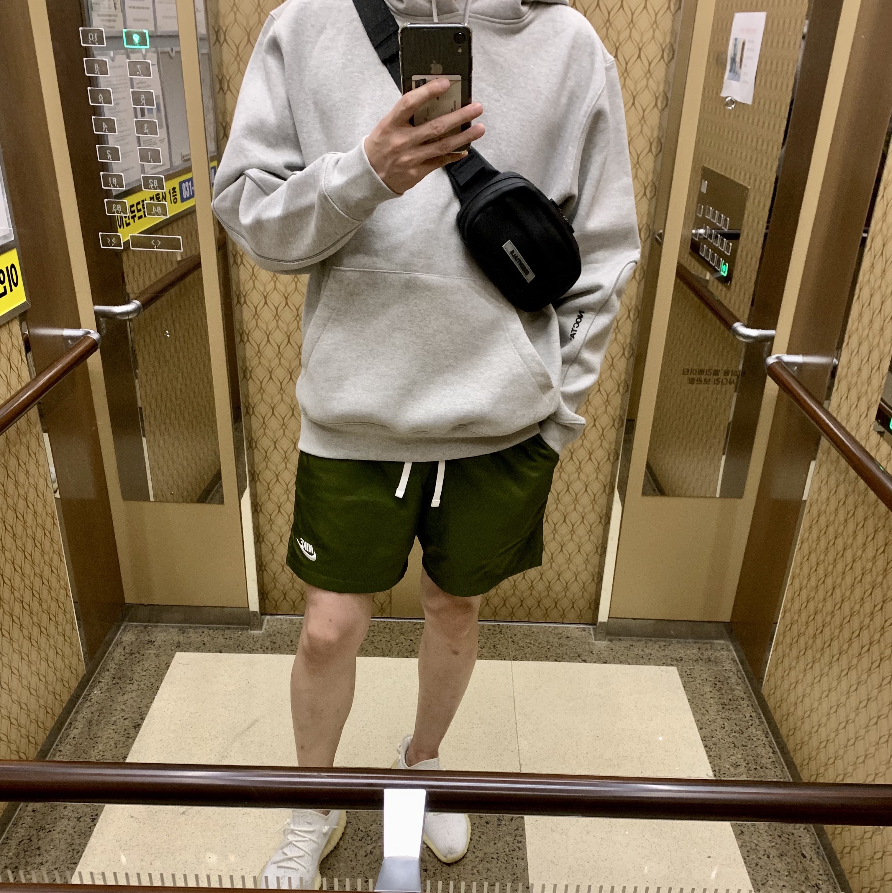 Adidas Yeezy Boost 350 V2 Cream/Triple White, Essentials Coated Canvas Belt Bag Black - 20FW 착용 스타일 - 1