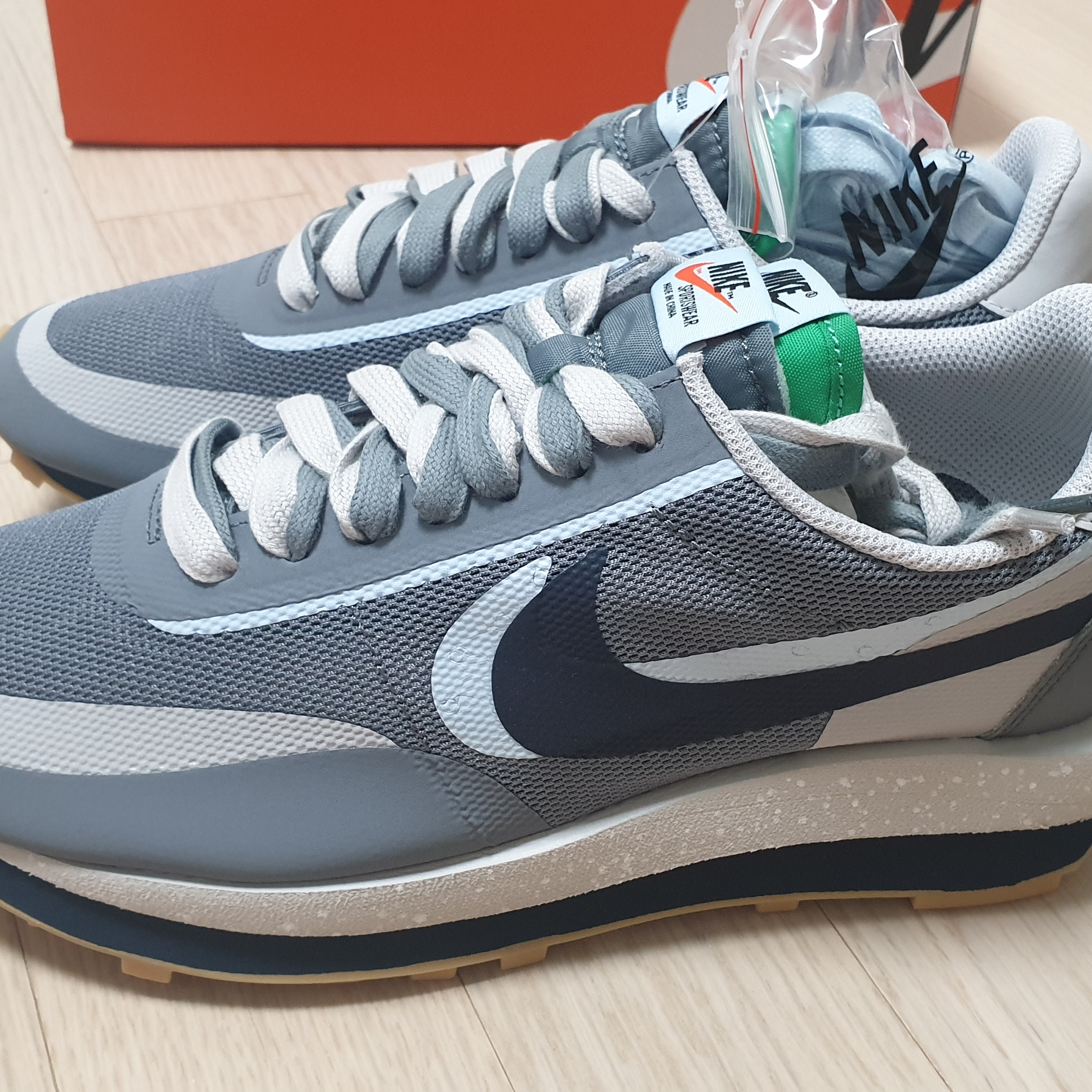 Nike x Sacai x Clot LDWaffle Cool Grey 착용 스타일 - 3