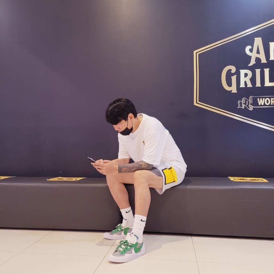 Nike x Sacai Blazer Low Classic Green 착용 스타일