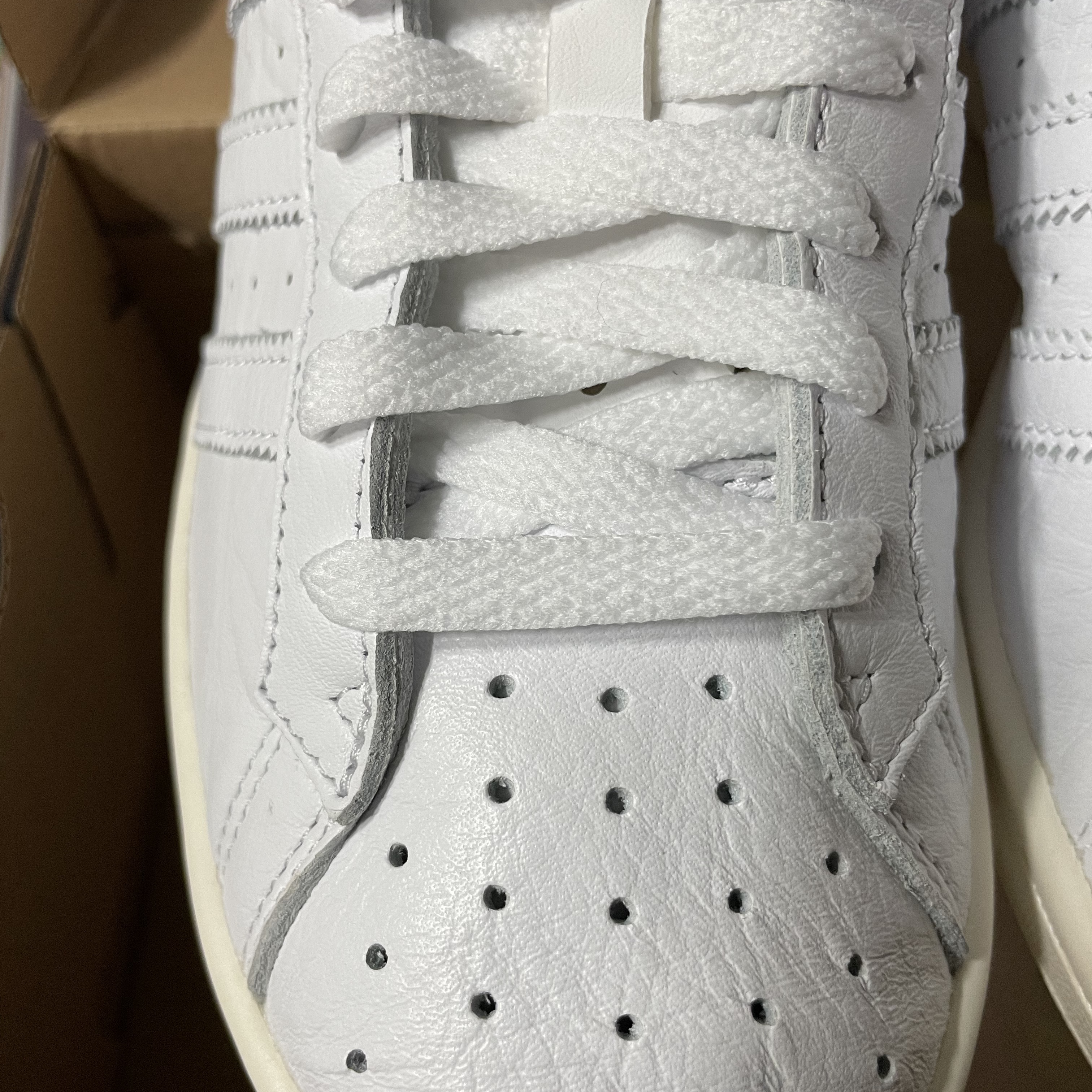 Adidas Earlham Tsitsipas White Blue 착용 스타일 - 3