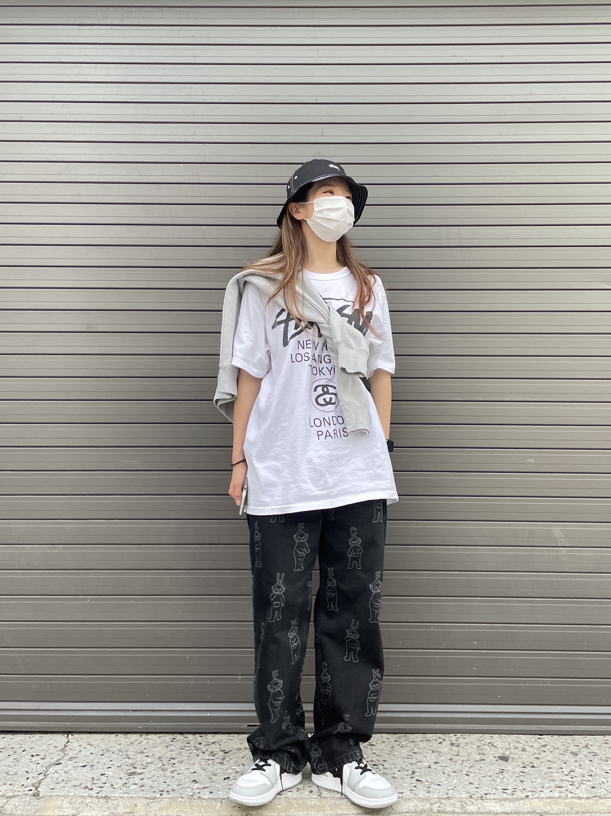 Stussy x Our Legacy Recycled Twill Bucket Black, Stussy World Tour T-Shirt White 착용 스타일 - 2