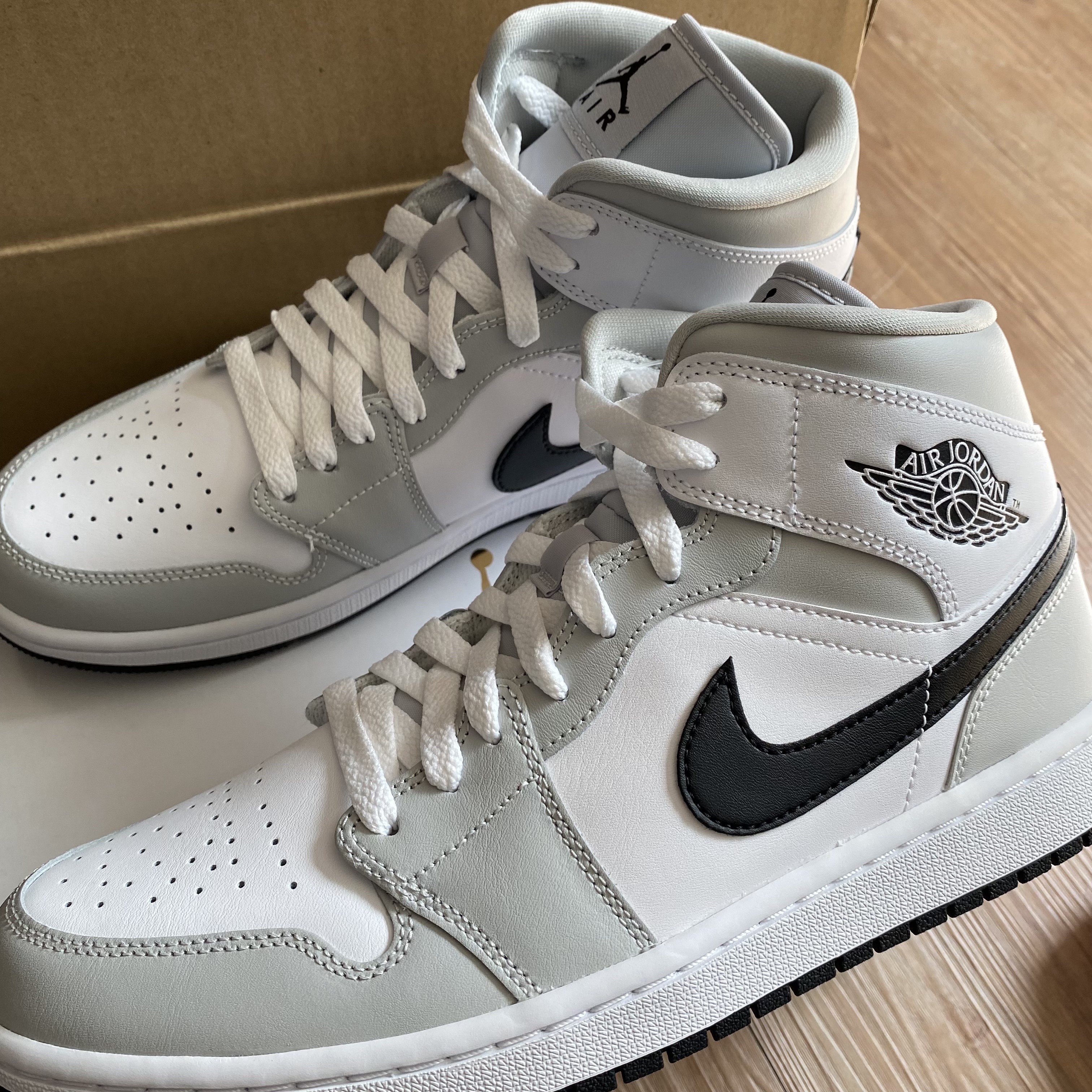 (W) Jordan 1 Mid Grey Fog 착용 스타일