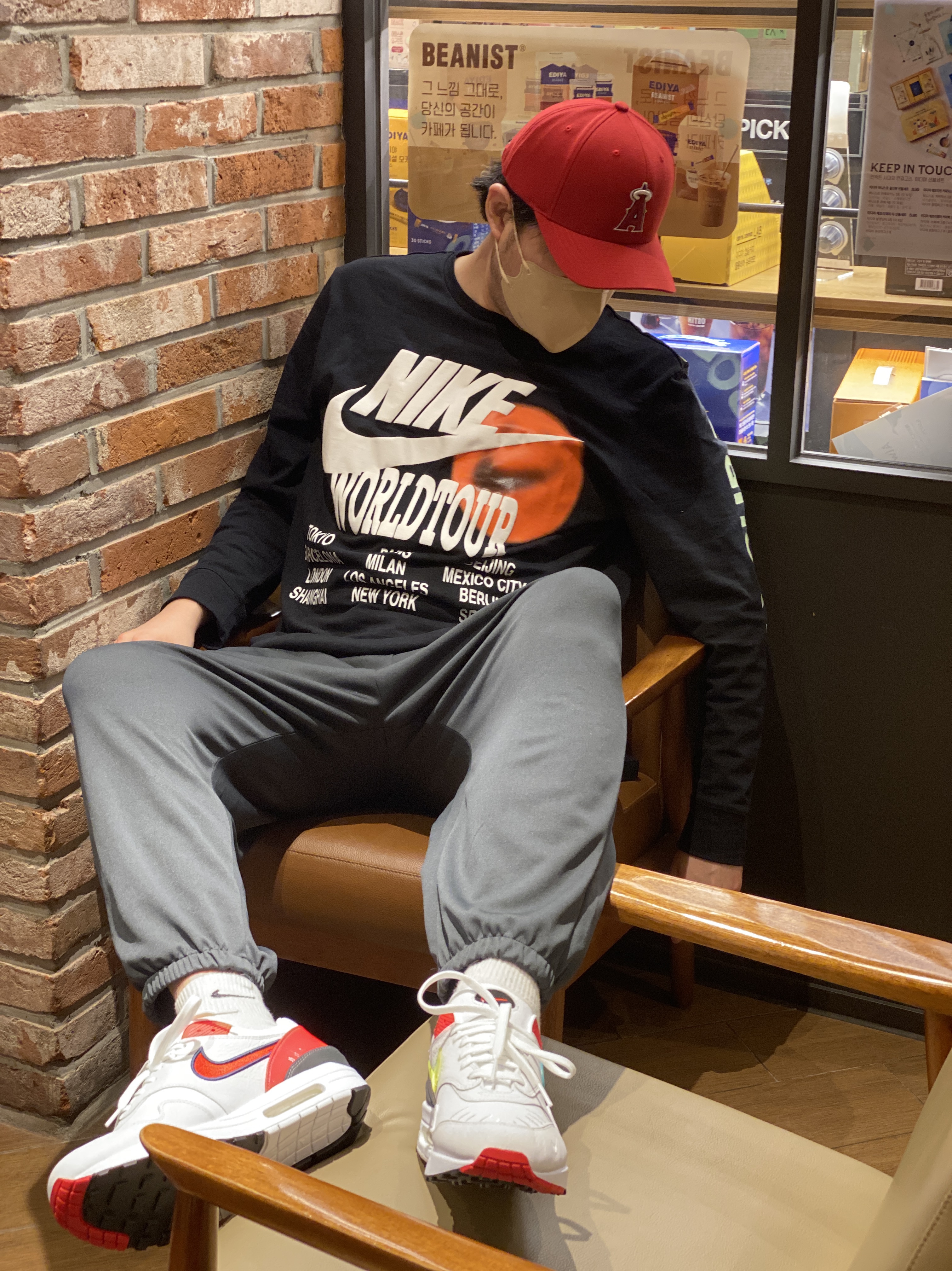 Nike World Tour T-Shirt Black - US/EU, Nike Air Max 1 EOI 착용 스타일