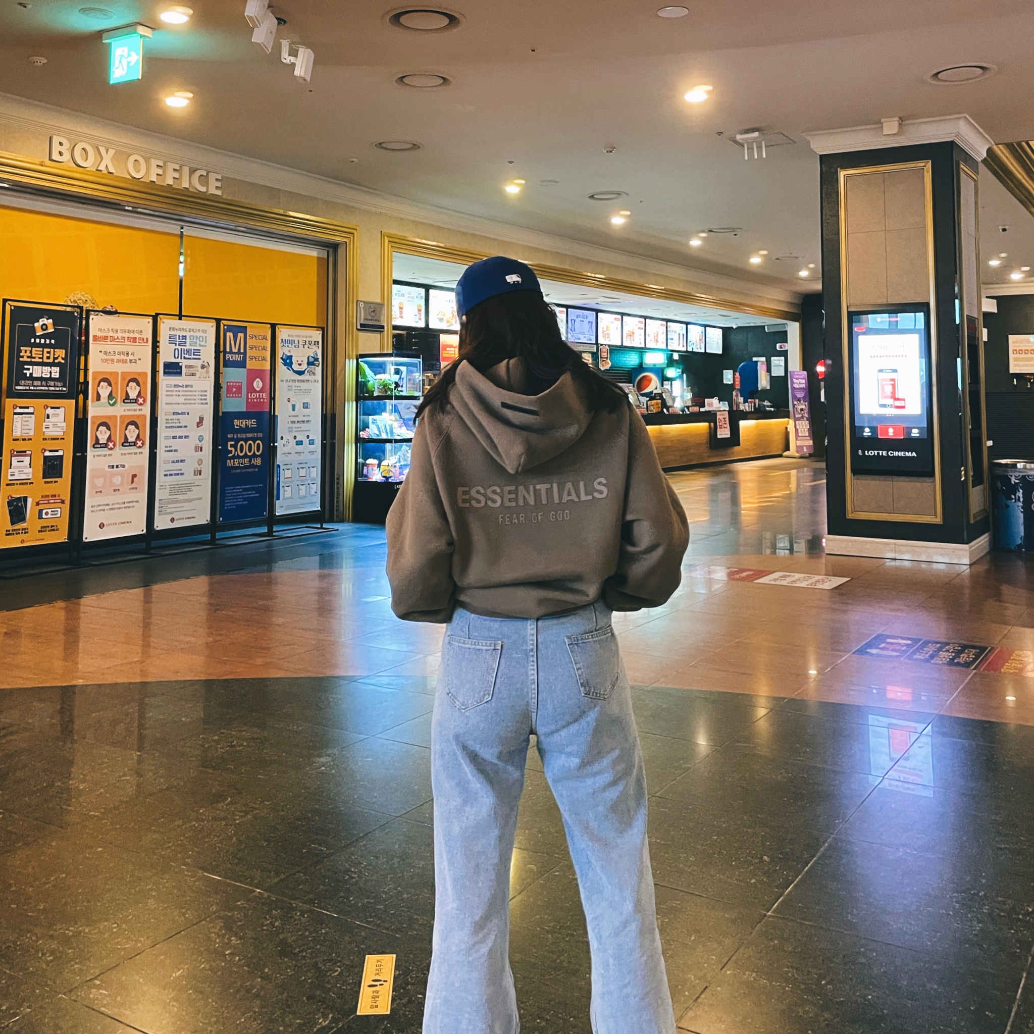 Essentials Pull-Over Hoodie Taupe - 21SS 착용 스타일 - 2