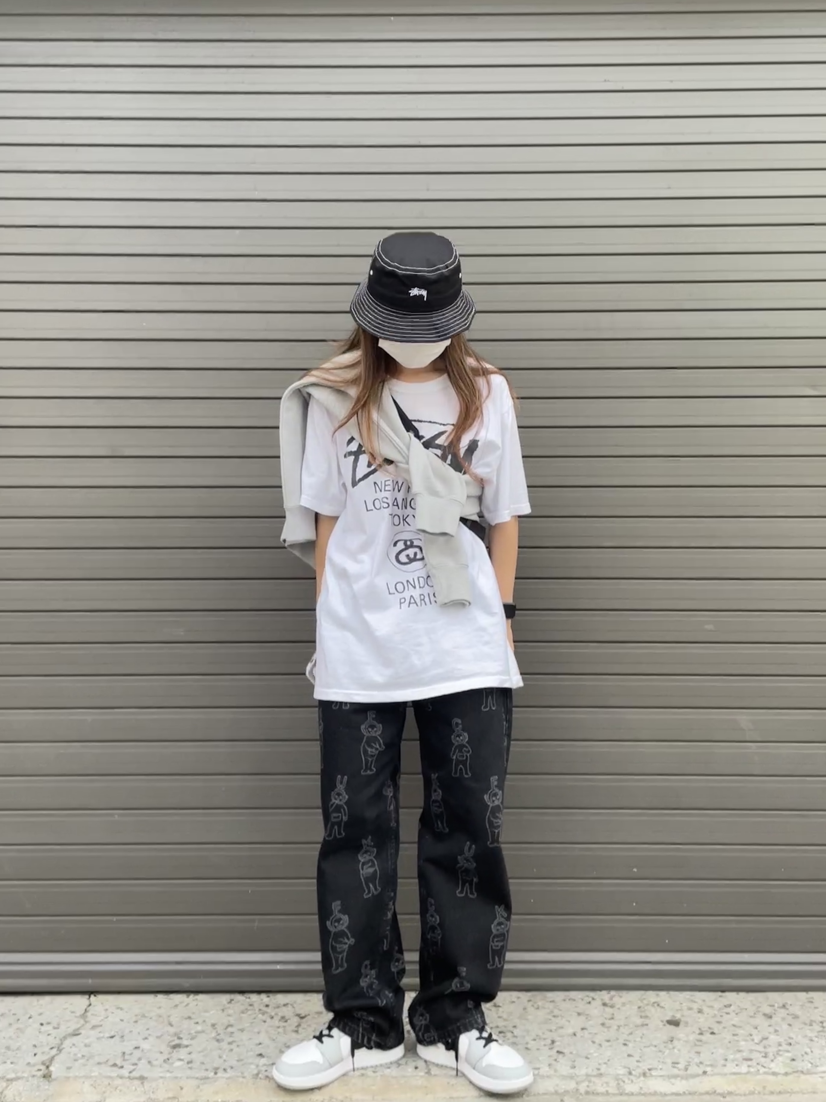 Stussy x Our Legacy Recycled Twill Bucket Black, Stussy World Tour T-Shirt White 착용 스타일 - 1