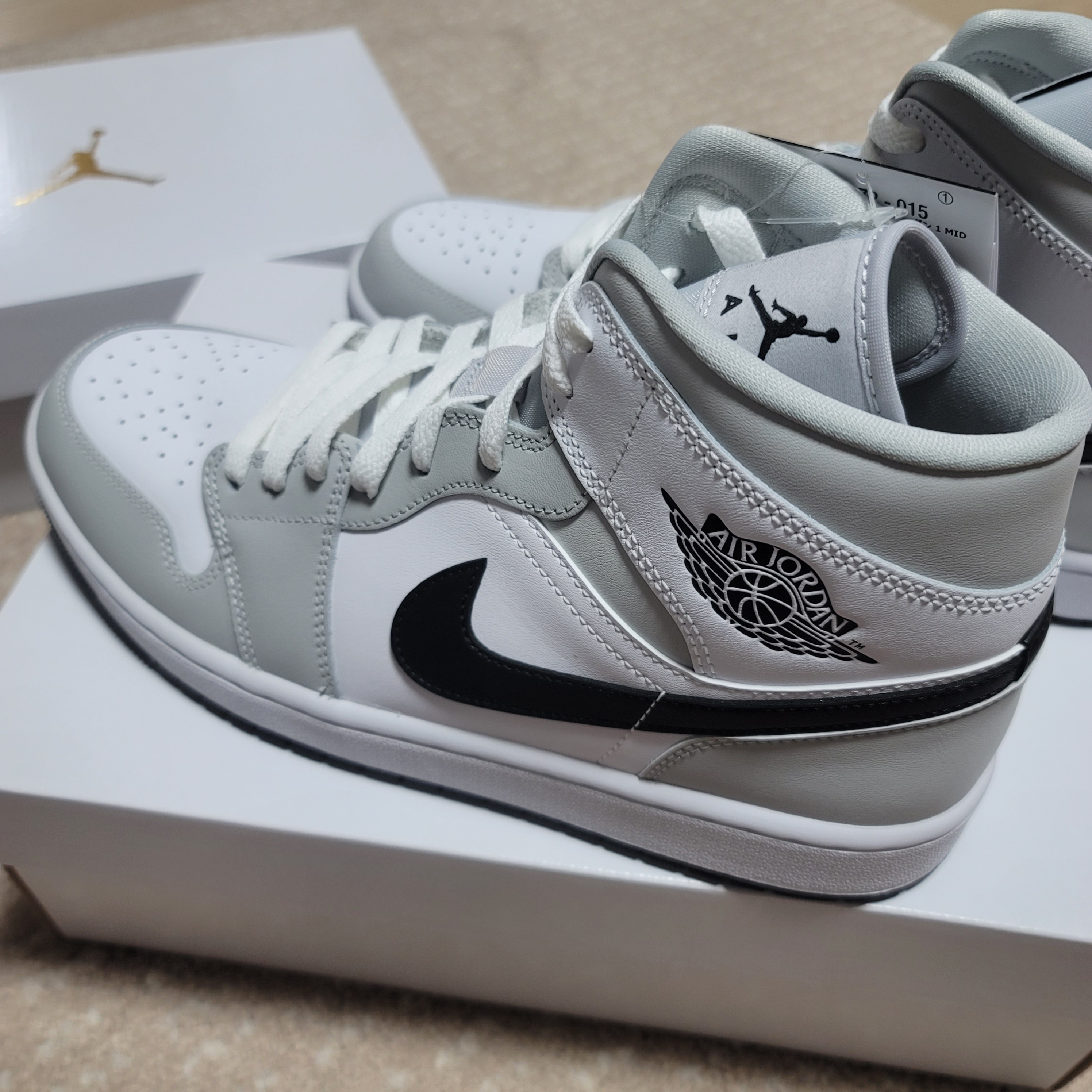 (W) Jordan 1 Mid Grey Fog 착용 스타일 - 1