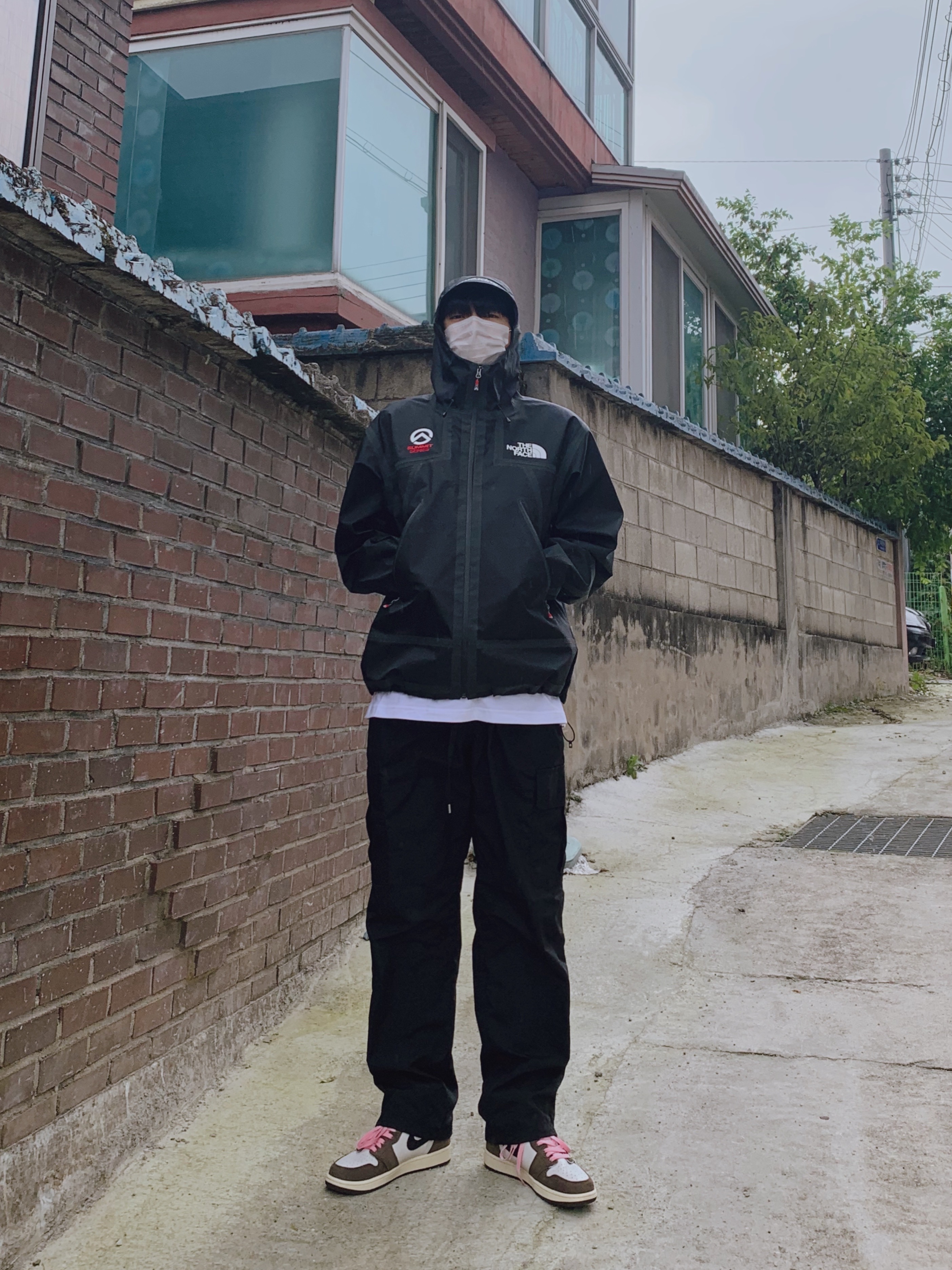 Supreme x The North Face Summit Series Outer Tape Seam Jacket Black - 21SS, Jordan 1 x Travis Scott Retro High OG SP Mocha 착용 스타일
