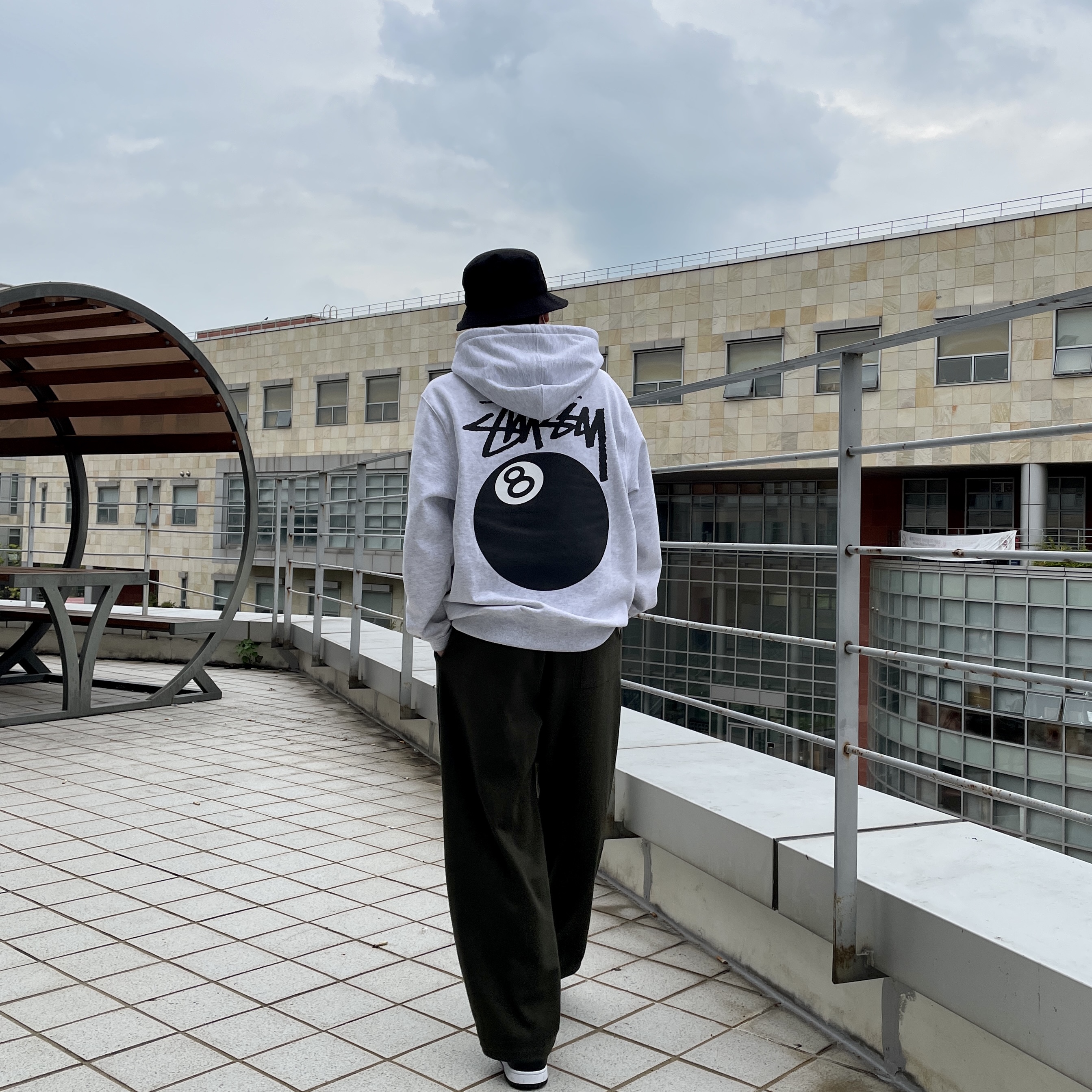Stussy 8 Ball Hoodie Ash Heather - 21FW, Nike Dunk Low Retro Black 착용 스타일 - 1