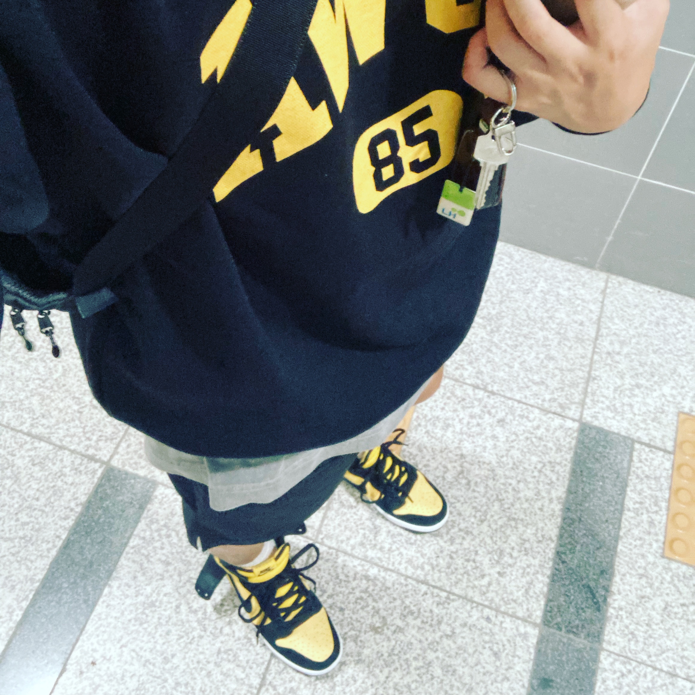 Nike SB Dunk High Pro Maize and Black 착용 스타일