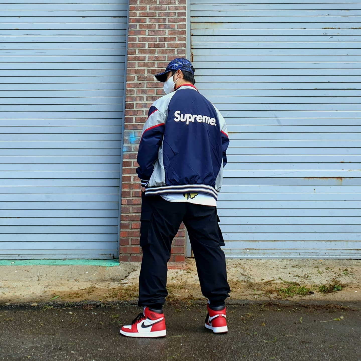 Supreme x New York Yankees Track Jacket Navy - 21FW, Jordan 1 Retro High OG Chicago 2015 착용 스타일