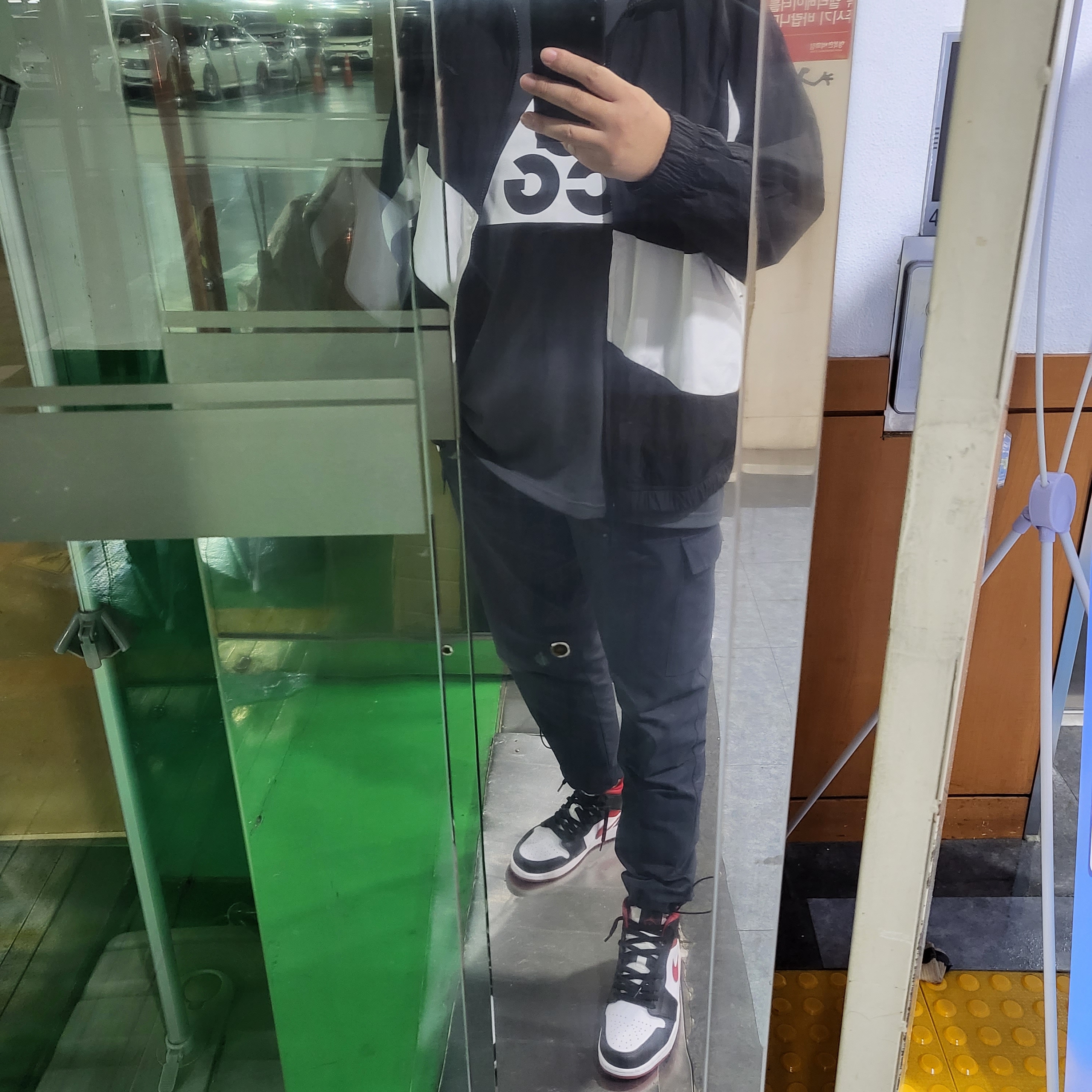 Jordan 1 Mid Gym Red Black White 착용 스타일
