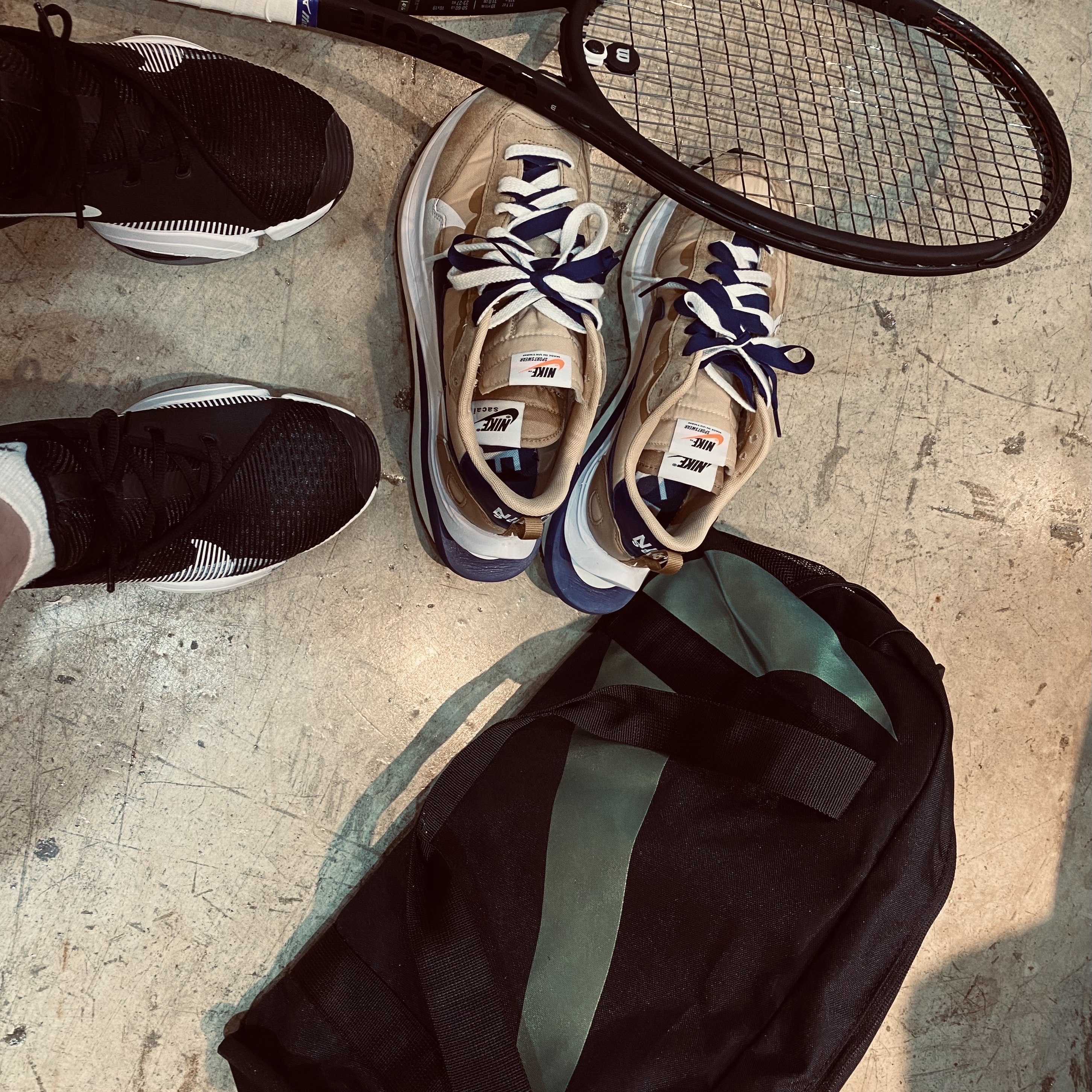 Nike x Sacai VaporWaffle Sesame and Blue Void 착용 스타일