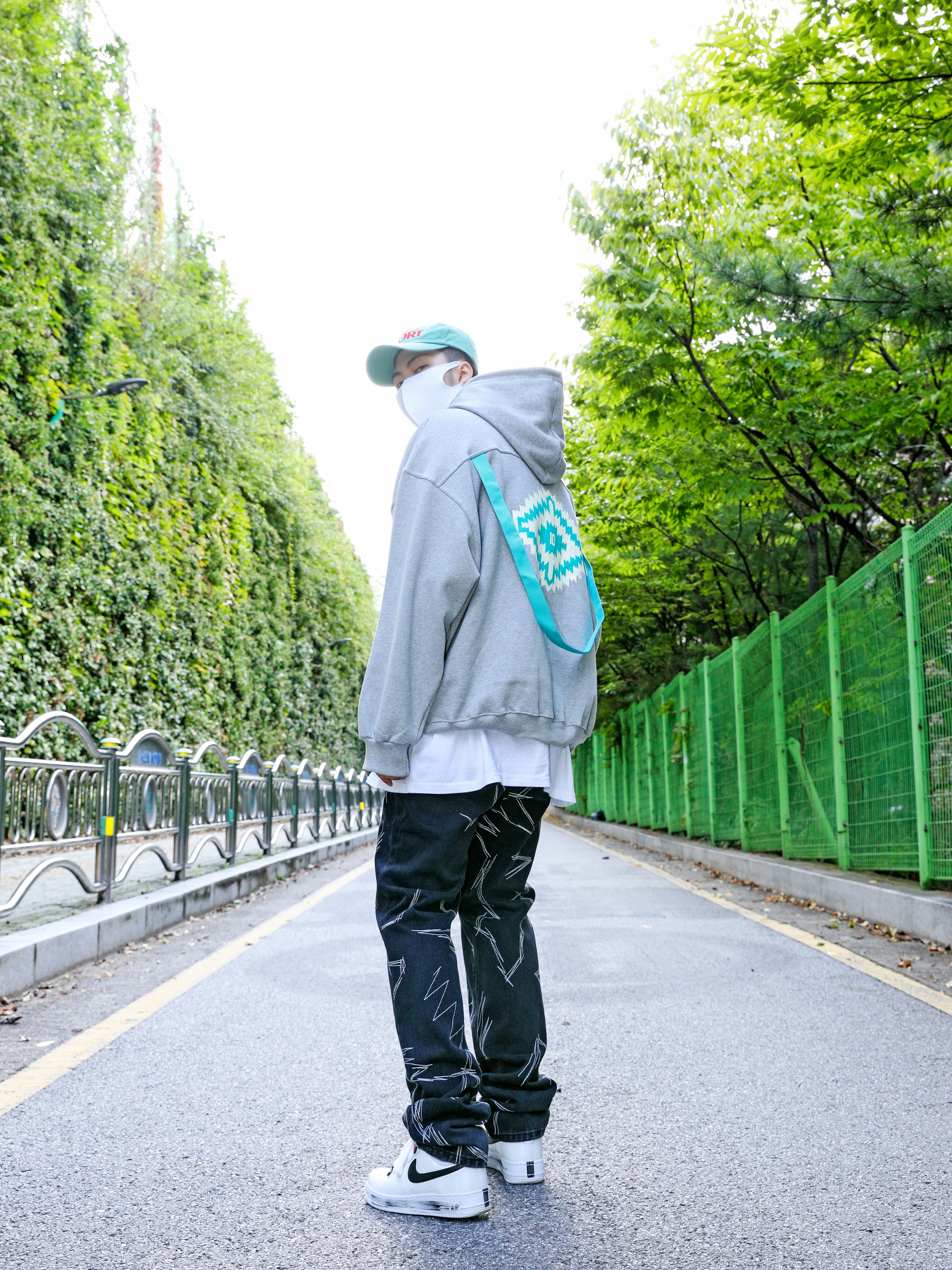 Nike x Peaceminusone Air Force 1 Low Para-Noise 2.0 착용 스타일 - 3