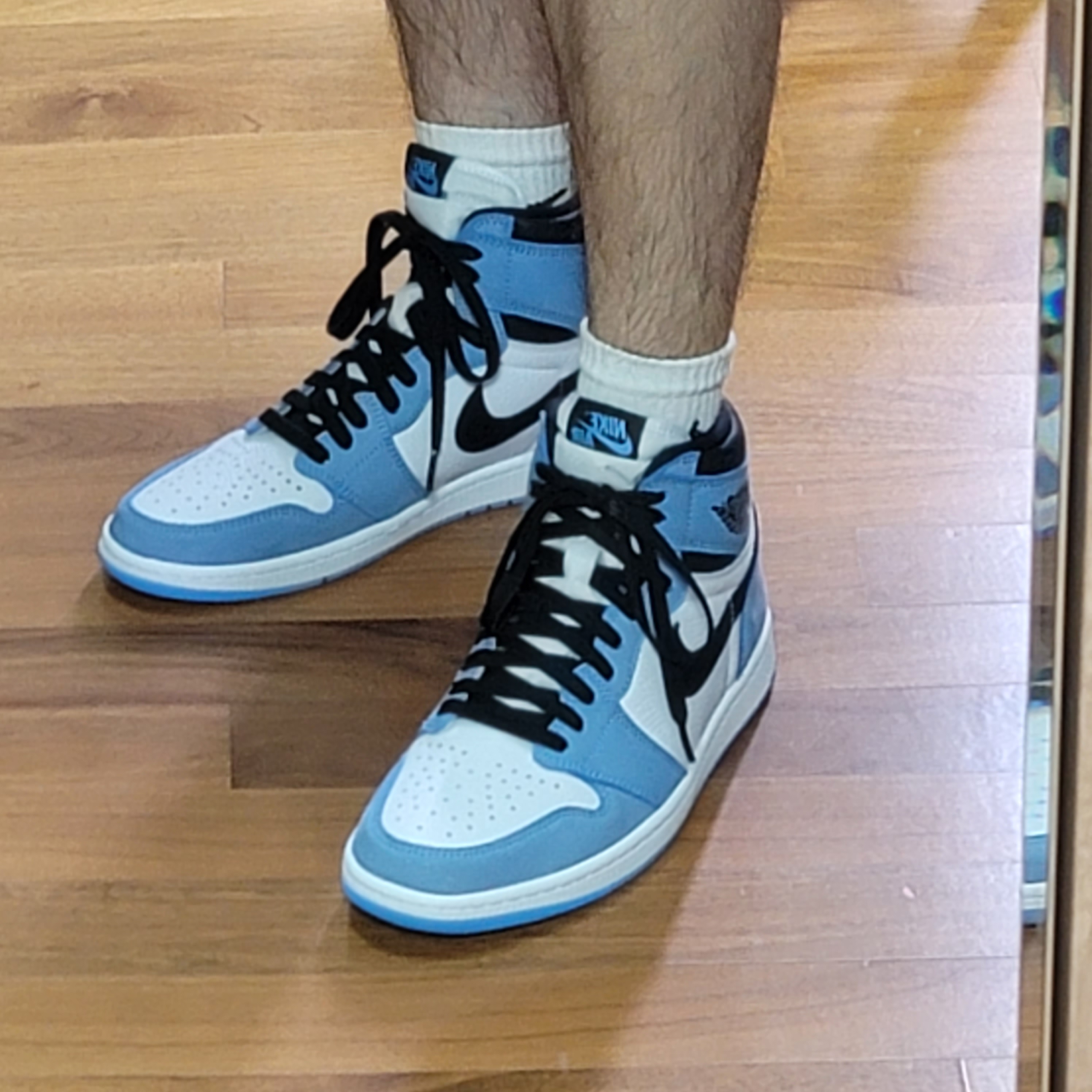 Jordan 1 Retro High OG University Blue 착용 스타일 - 2