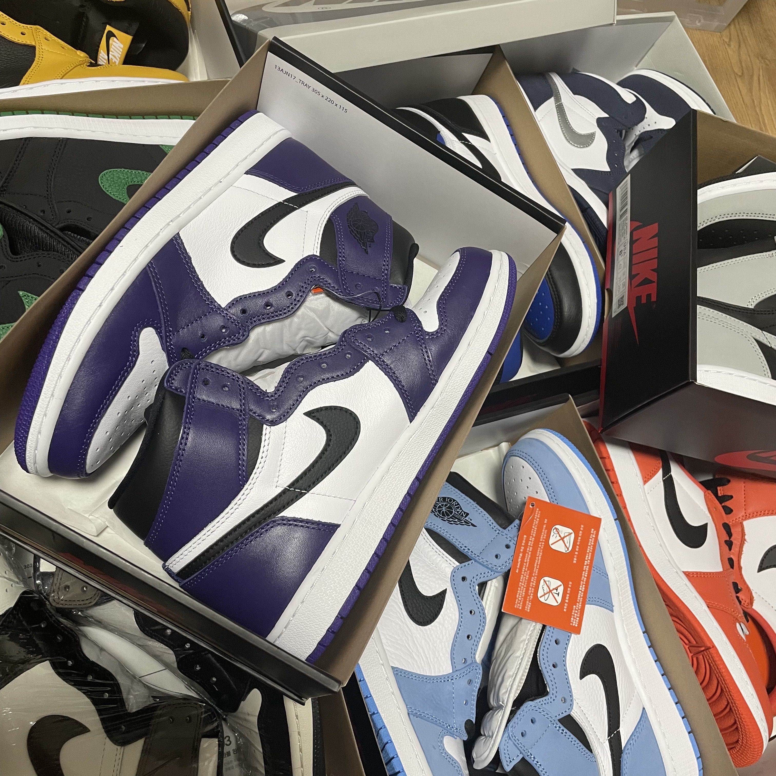 Jordan 1 Low OG Starfish, Jordan 1 Retro High OG University Blue 착용 스타일