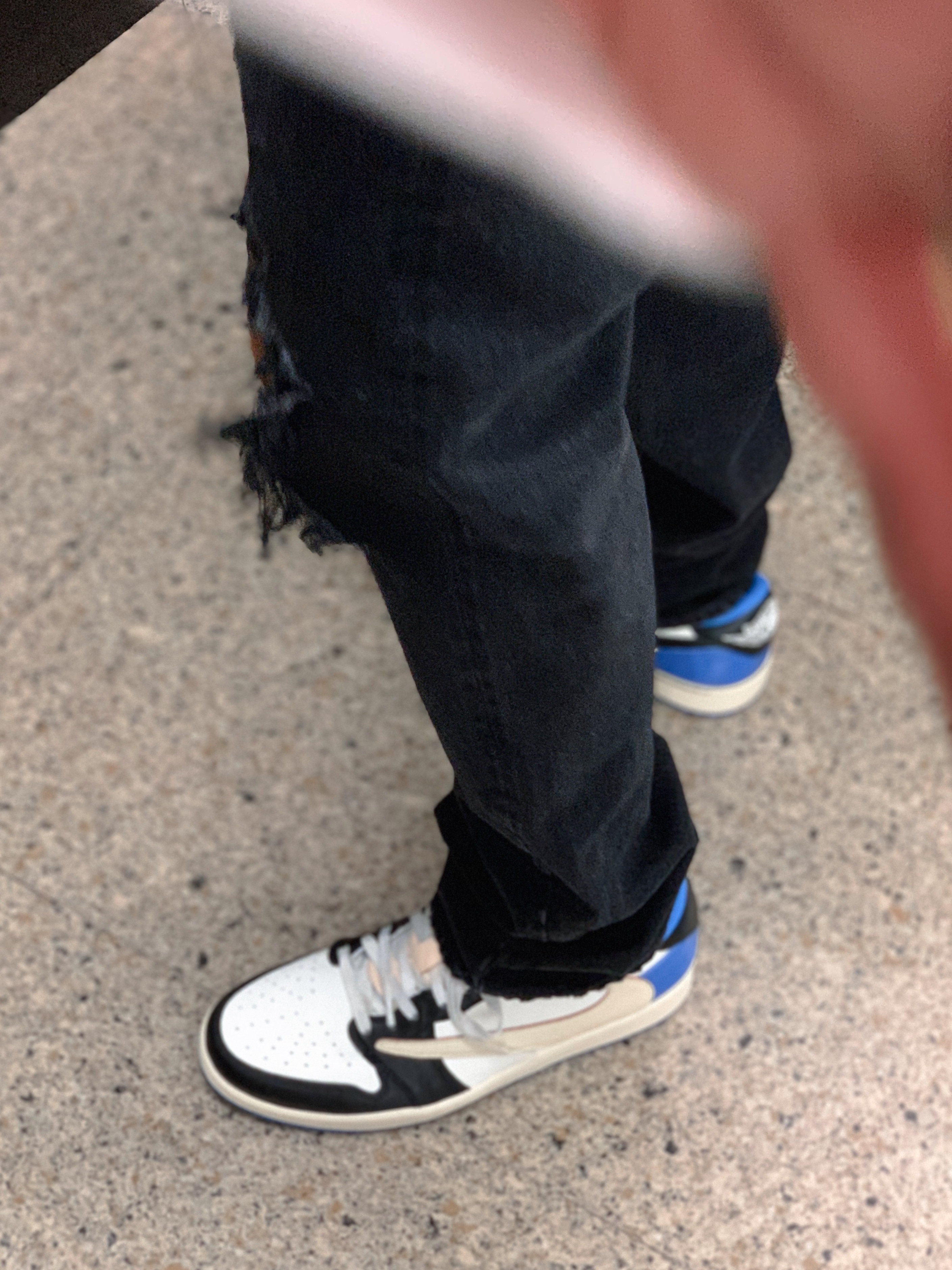 Jordan 1 x Travis Scott x Fragment Retro Low OG SP Military Blue 착용 스타일 - 3