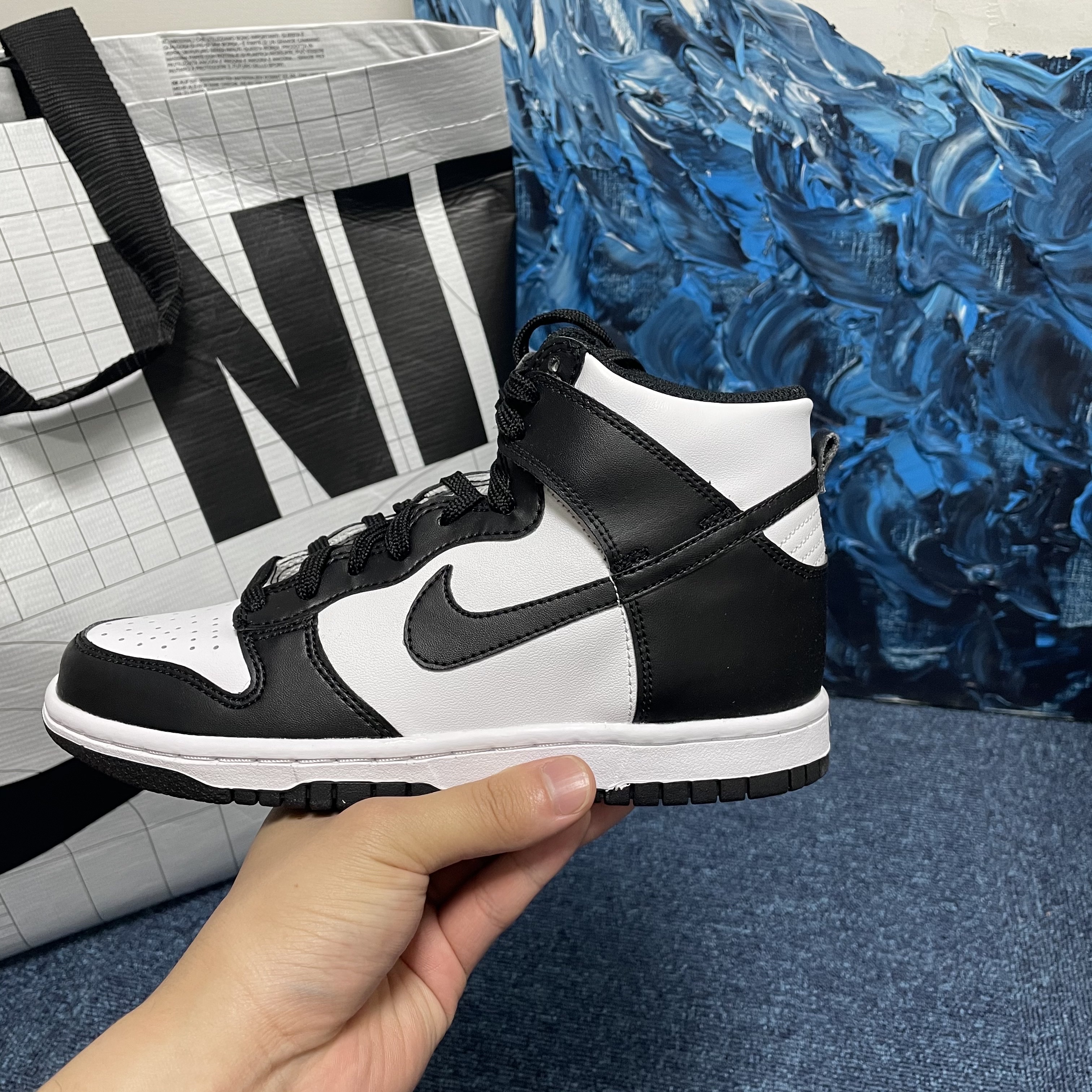 (W) Nike Dunk High Black and White 착용 스타일