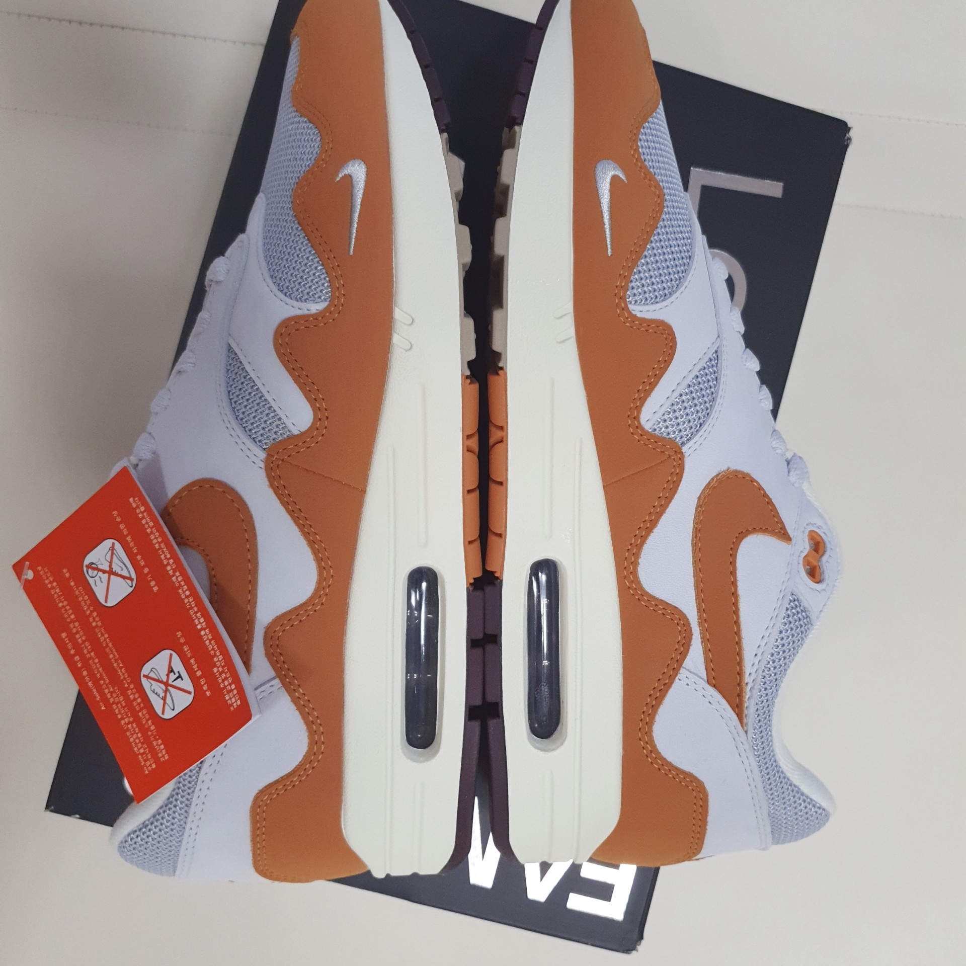 Nike x Patta Air Max 1 Monarch 착용 스타일 - 3