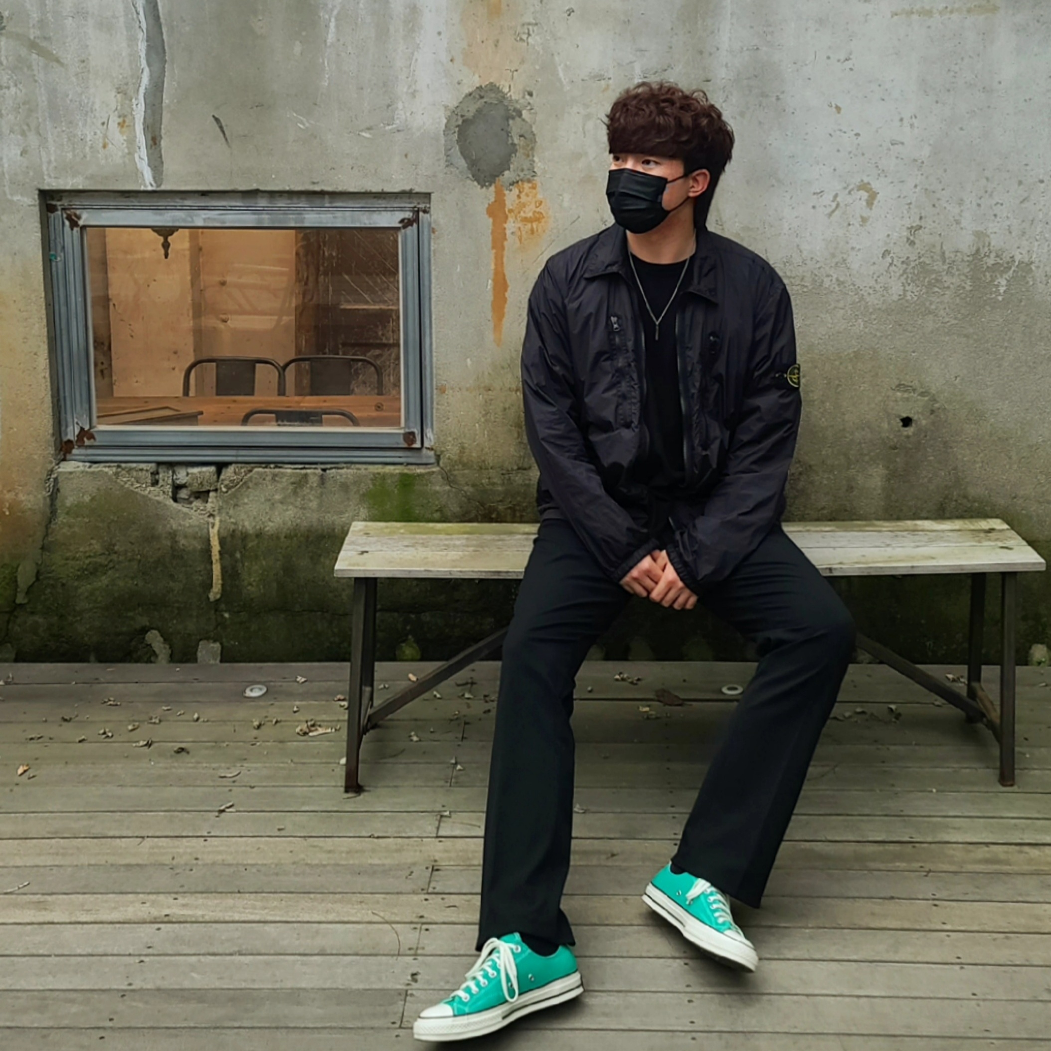 Stone Island 10523 Garment Dyed Crinkle Reps Overshirt Black - 21FW, Converse Chuck 70 Ox Court Green 착용 스타일