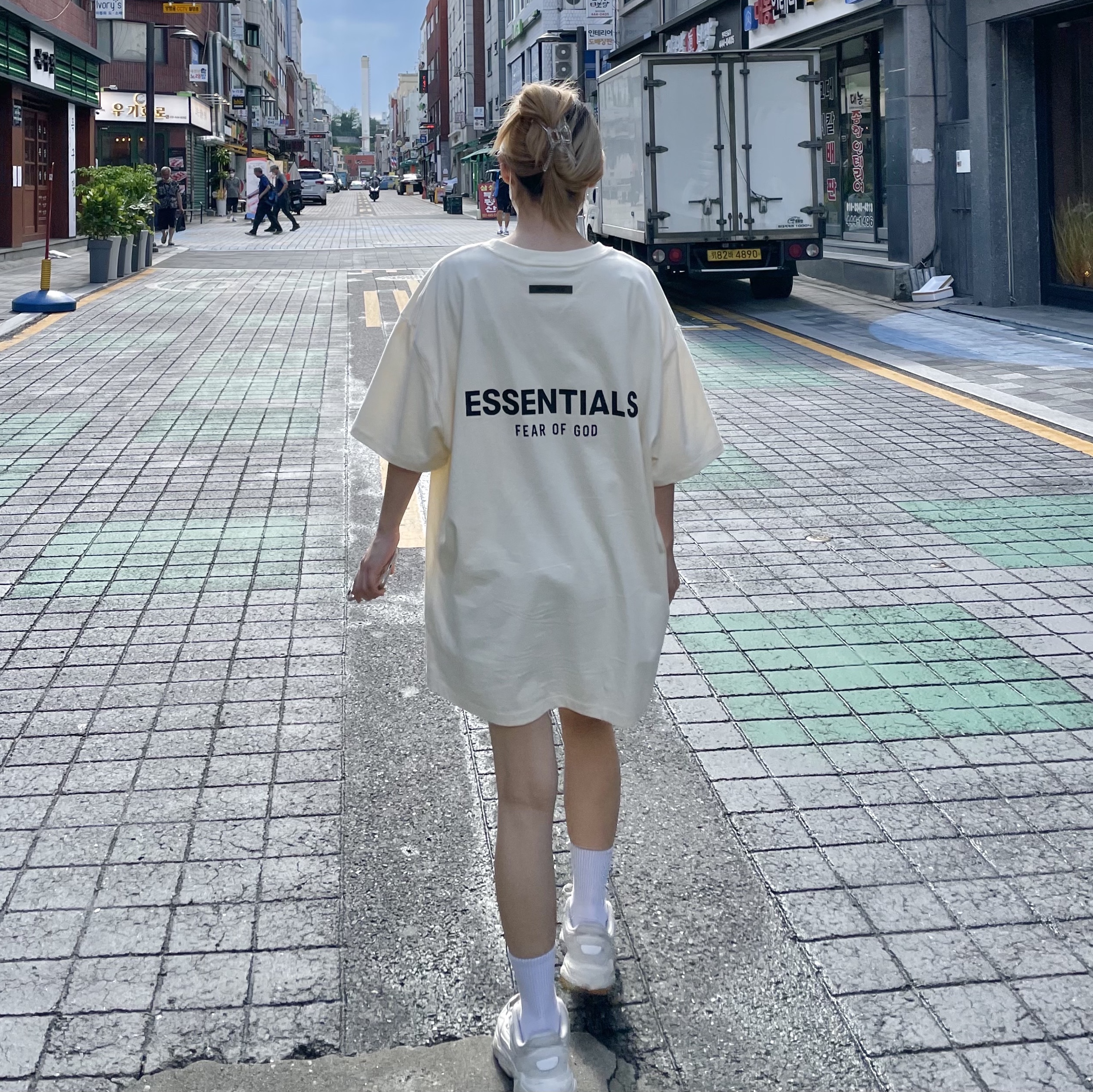 Essentials T-Shirt Cream - 21SS 착용 스타일 - 1