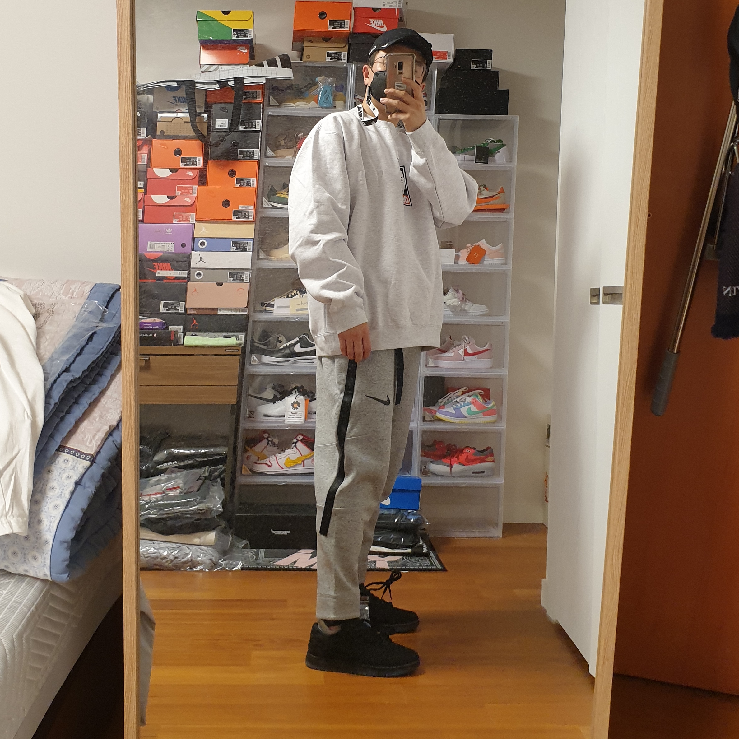 IAB Studio x Obey Beenzino Icon Crew Ash Gray, Nike x Drake Nocta Golf Cap Black 착용 스타일 - 3