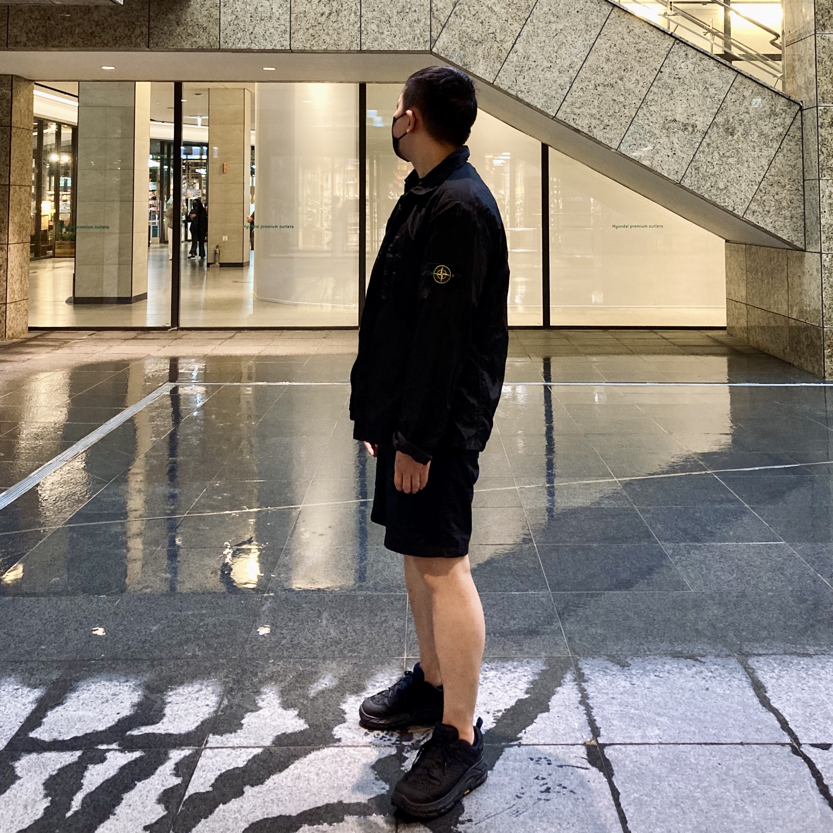 Hoka Tor Ultra Low WP JP Black 착용 스타일