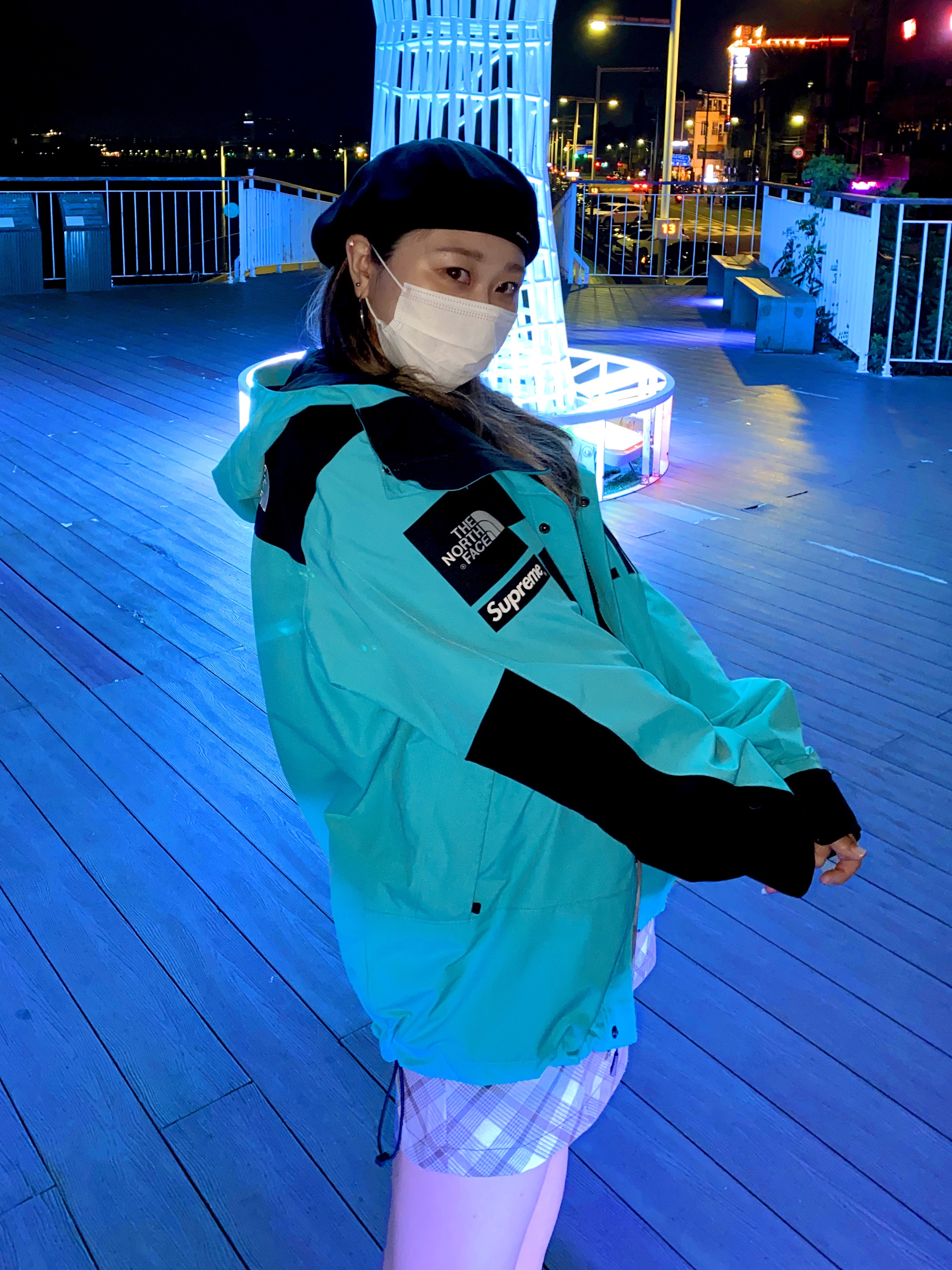 Supreme x The North Face Arc Logo Mountain Parka Teal - 19SS, Jordan 1 Retro High OG Reverse Shattered Backboard 착용 스타일 - 4
