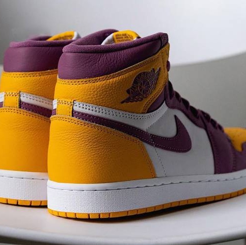 (GS) Jordan 1 Retro High OG University Gold Light Bordeaux, Jordan 1 Retro High OG University Gold Light Bordeaux 착용 스타일 - 5
