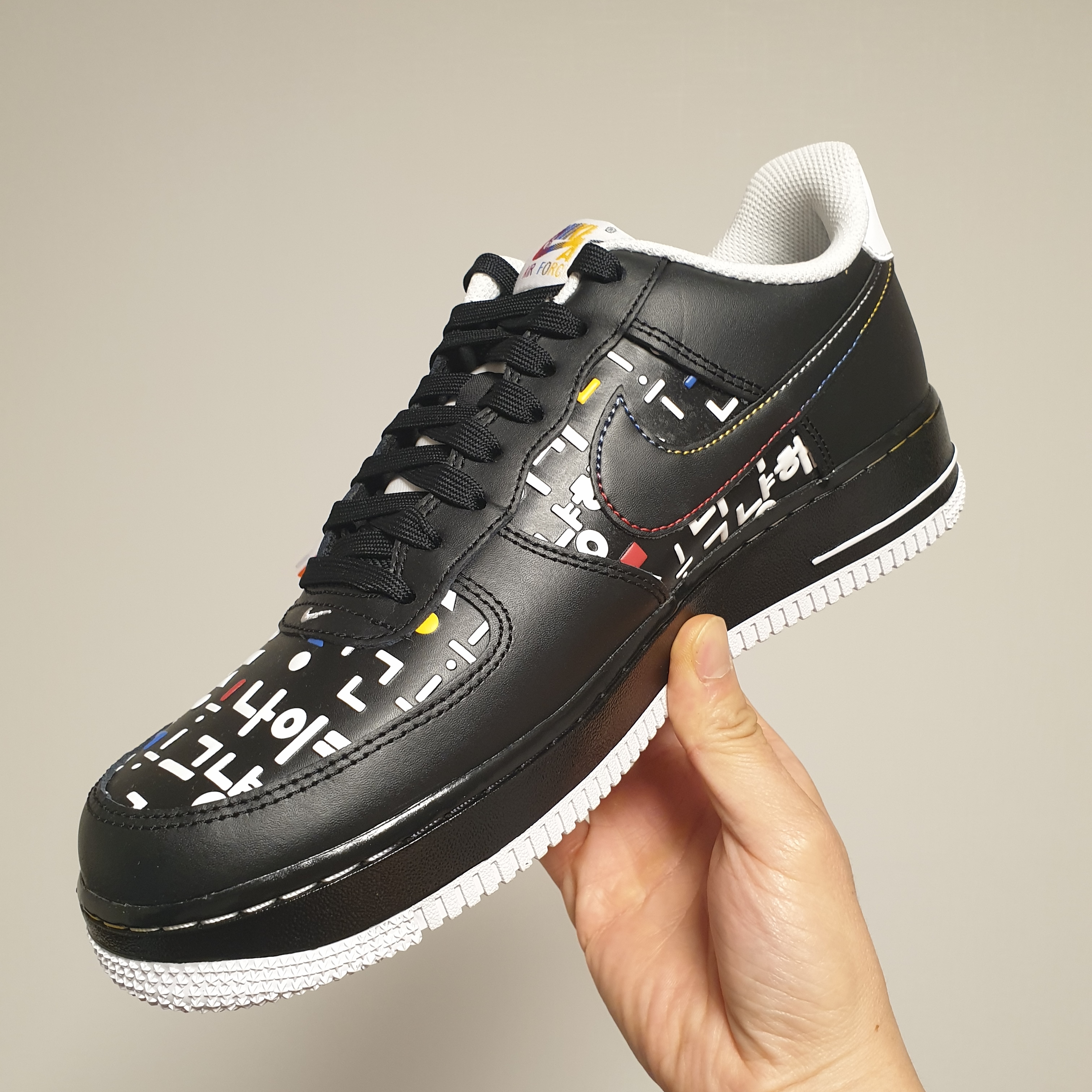 Nike Air Force 1 '07 LV8 Hangul Day 착용 스타일 - 1