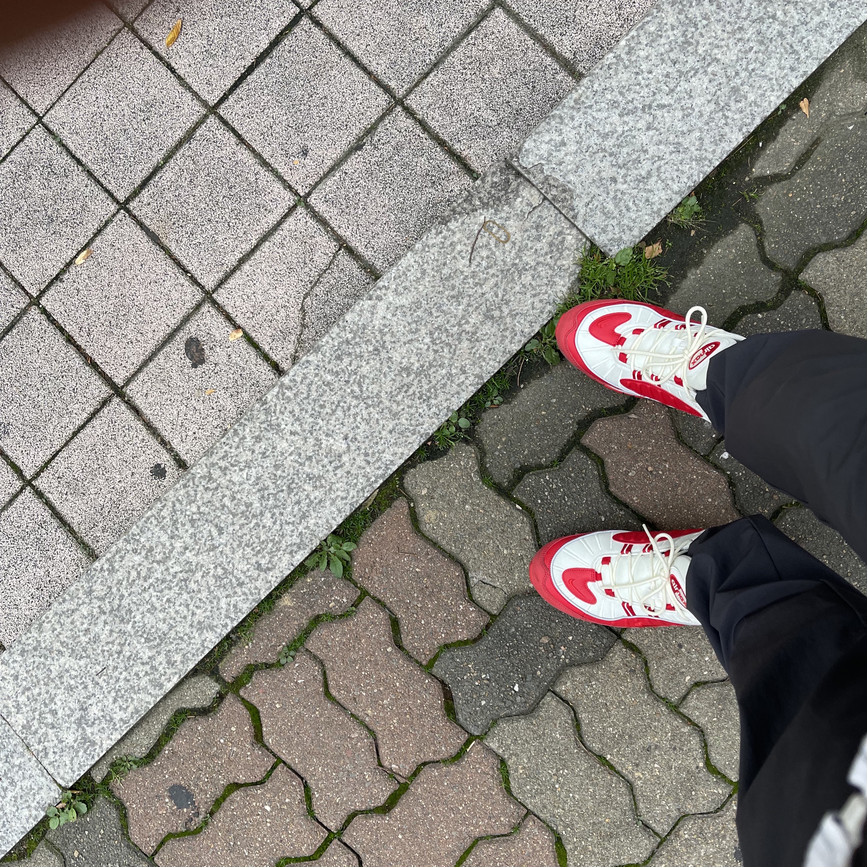 Nike Air Max 98 University Red White 착용 스타일