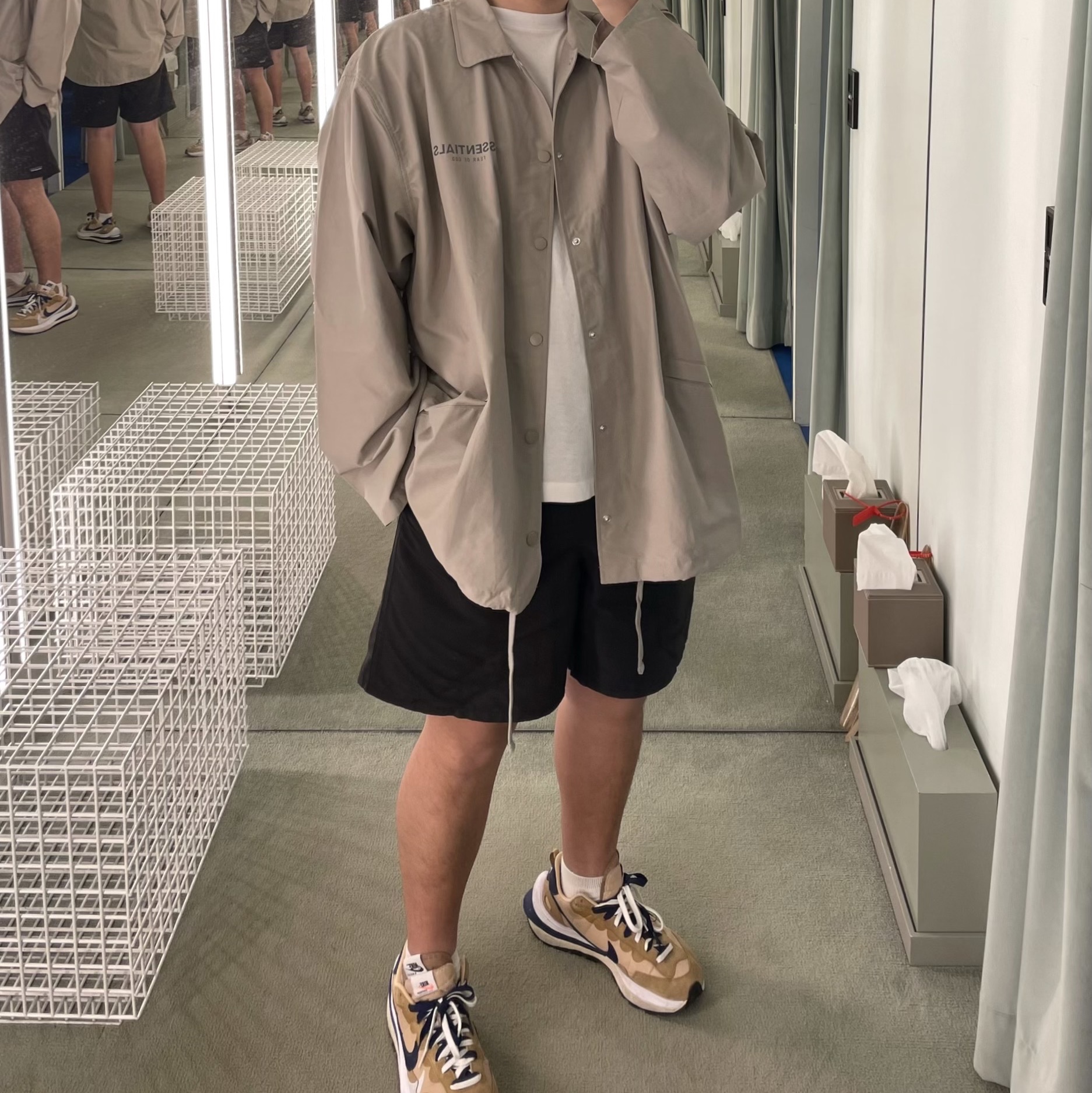 Nike x Sacai VaporWaffle Sesame and Blue Void 착용 스타일