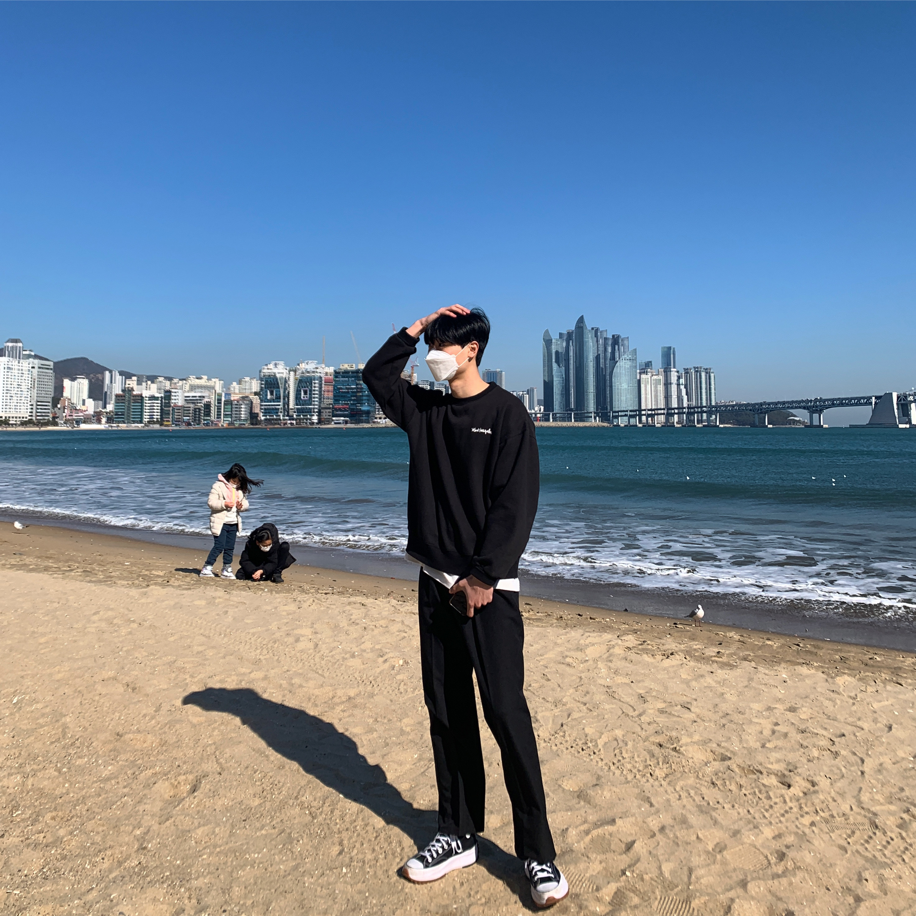 Converse Run Star Hike Hi Black White Gum 착용 스타일